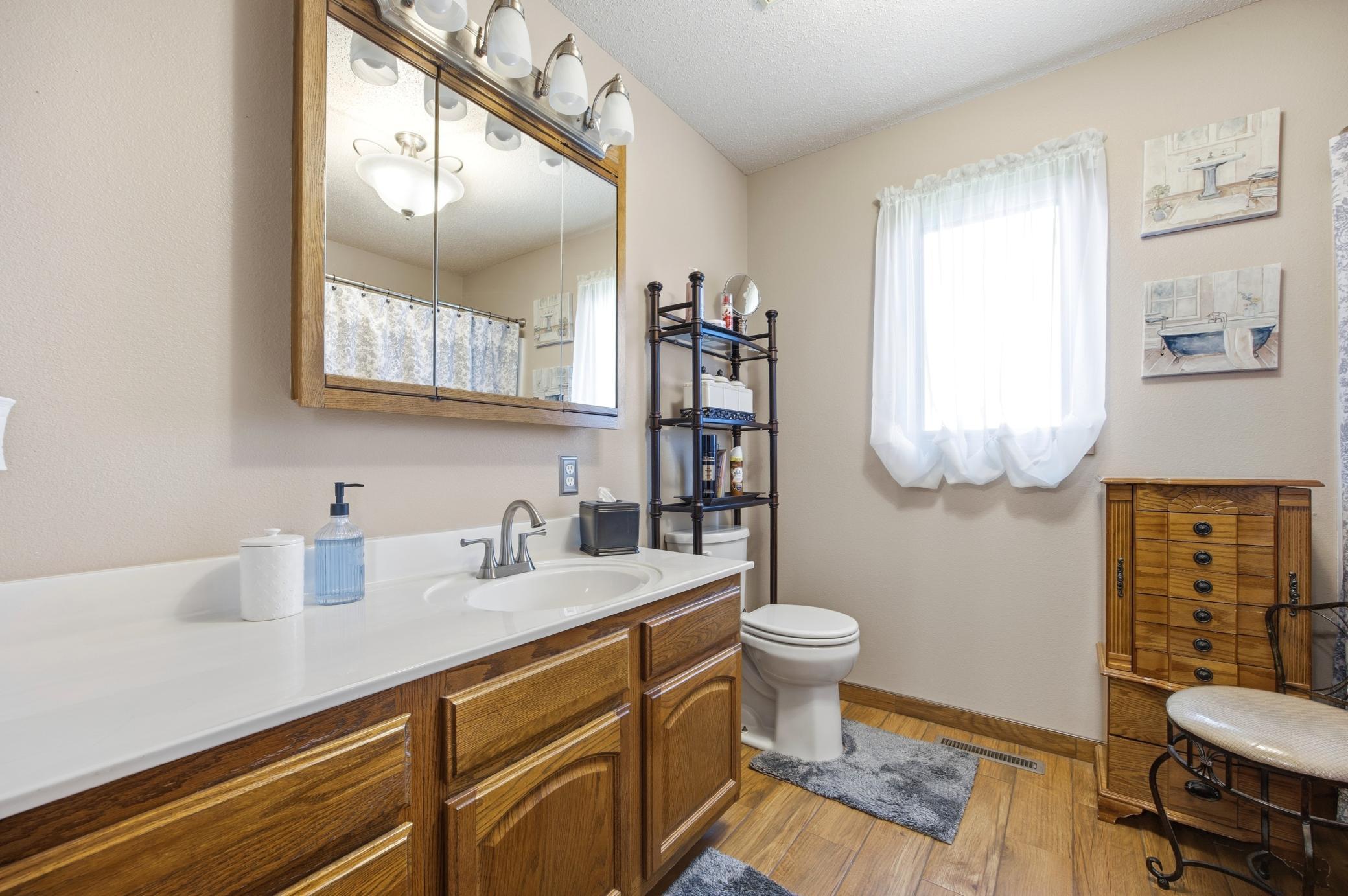 1998 single family home for sale at 5083 104th Avenue SE in Litchville, ND — 5 bed, 3 bath (photo 29 of 87)