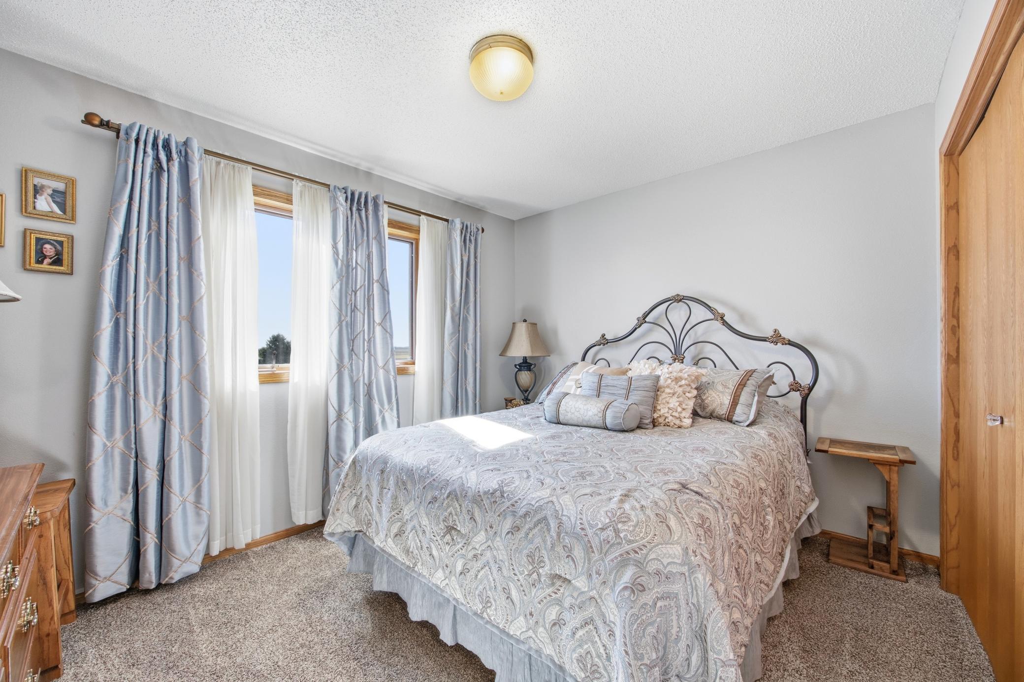 1998 single family home for sale at 5083 104th Avenue SE in Litchville, ND — 5 bed, 3 bath (photo 31 of 87)