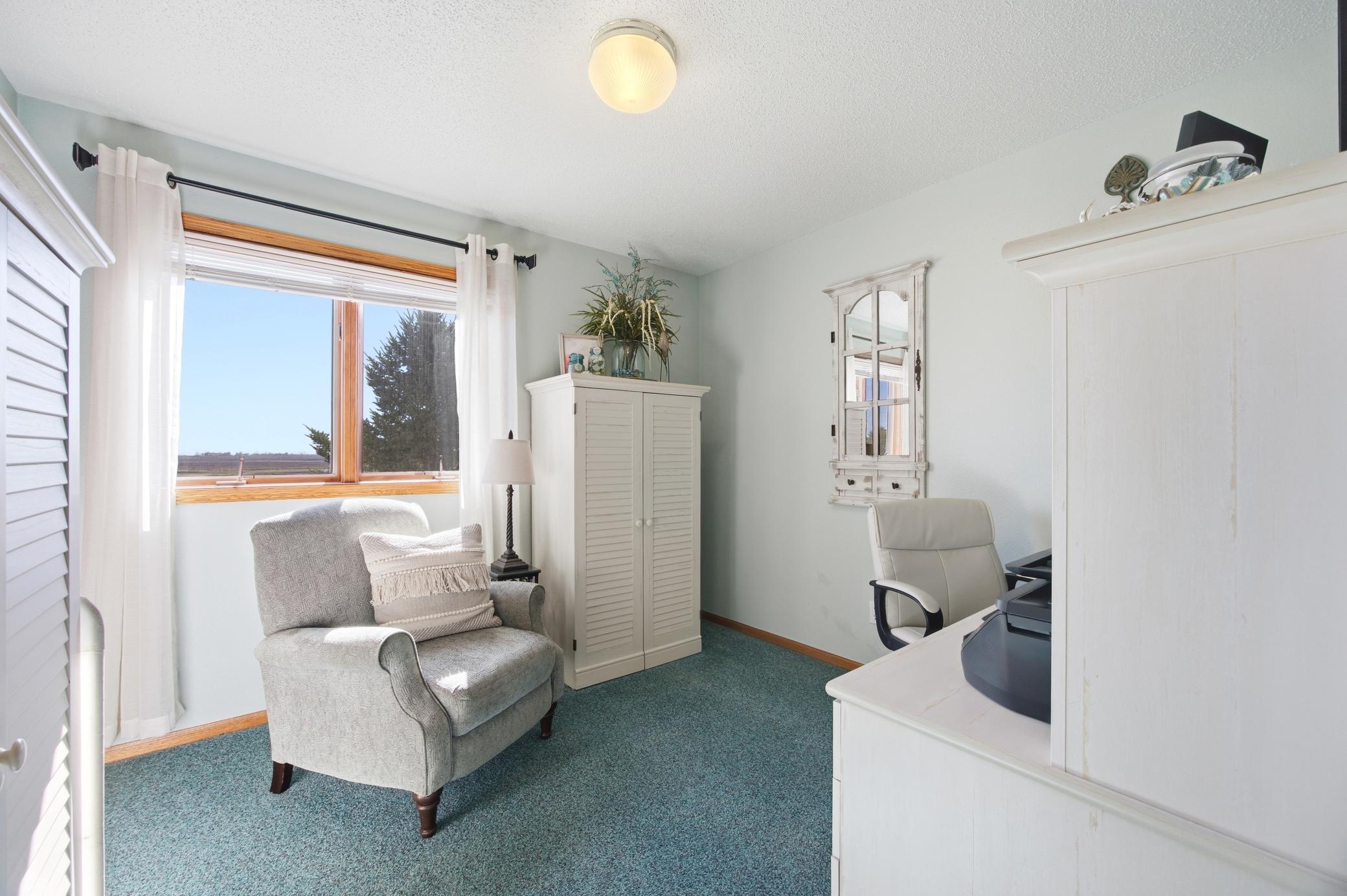 1998 single family home for sale at 5083 104th Avenue SE in Litchville, ND — 5 bed, 3 bath (photo 33 of 87)