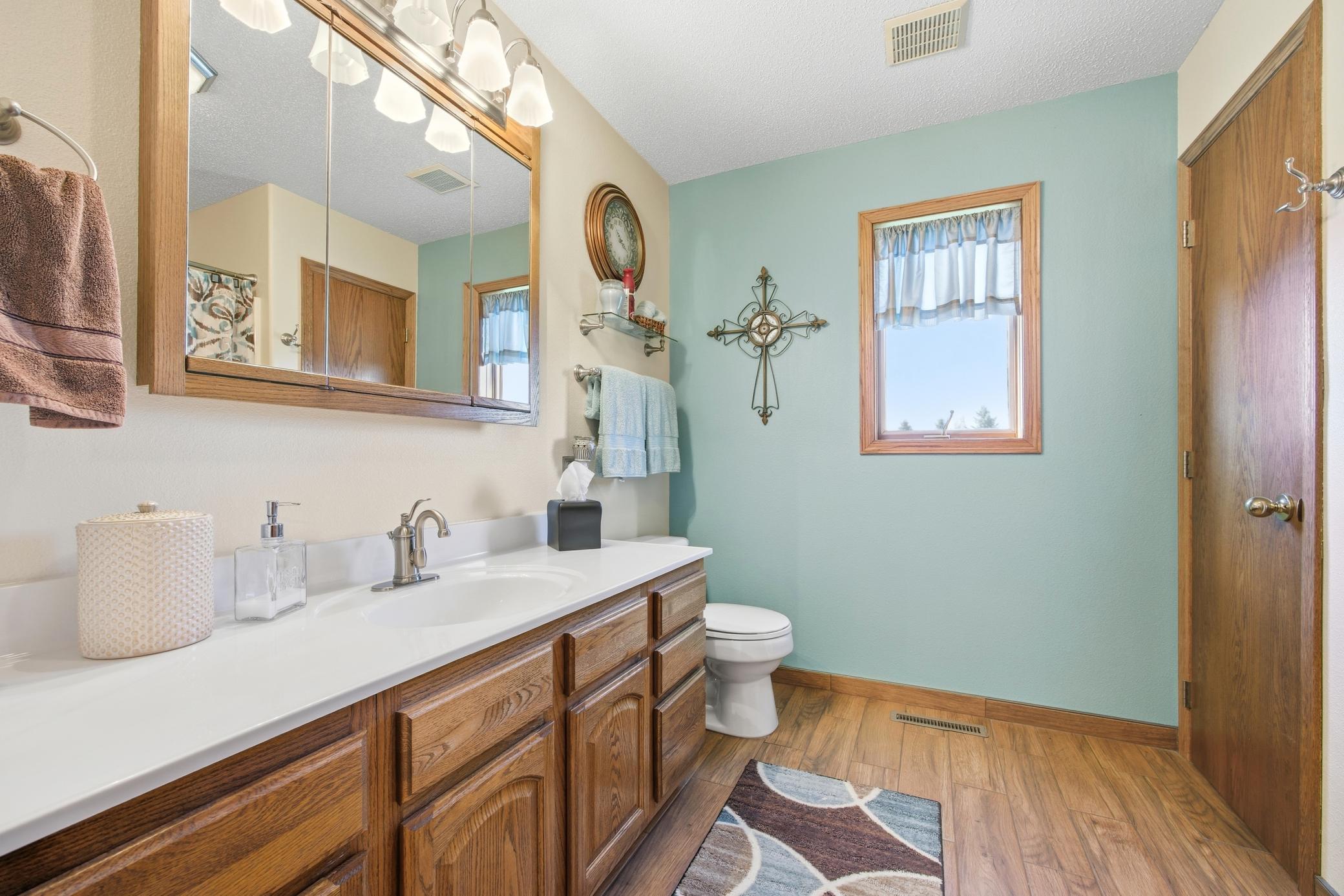 1998 single family home for sale at 5083 104th Avenue SE in Litchville, ND — 5 bed, 3 bath (photo 35 of 87)