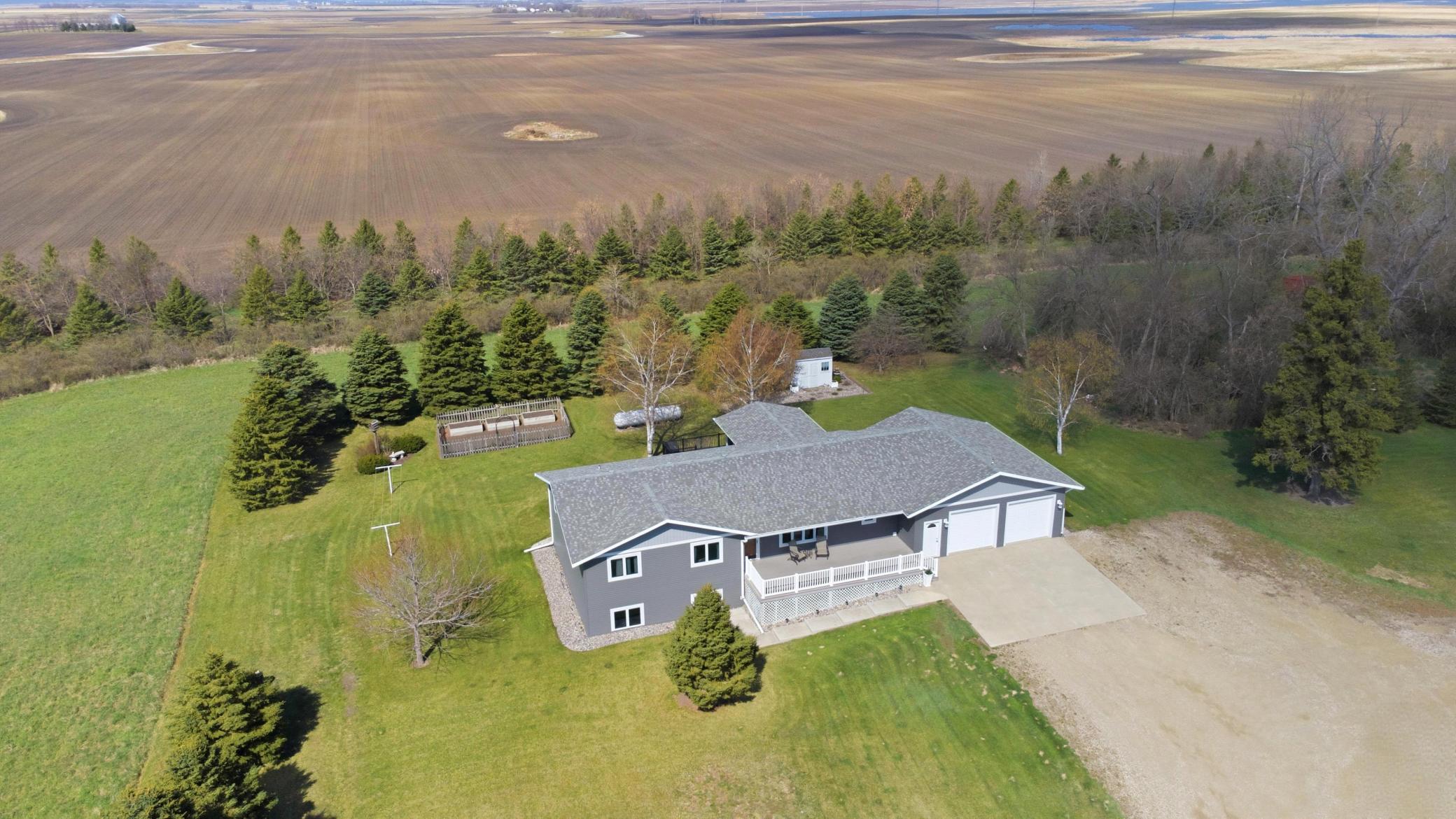 1998 single family home for sale at 5083 104th Avenue SE in Litchville, ND — 5 bed, 3 bath (photo 6 of 87)