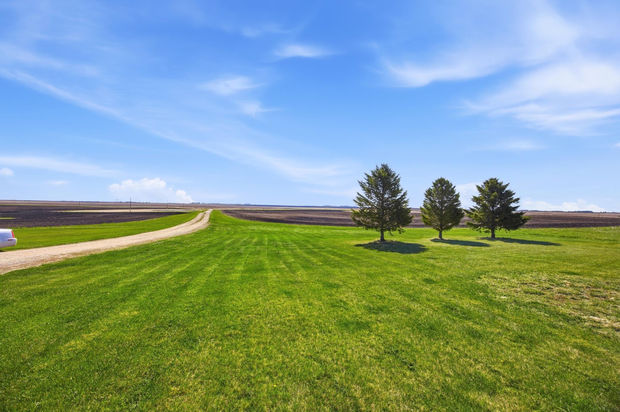 1998 single family home for sale at 5083 104th Avenue SE in Litchville, ND — 5 bed, 3 bath (photo 51 of 87)