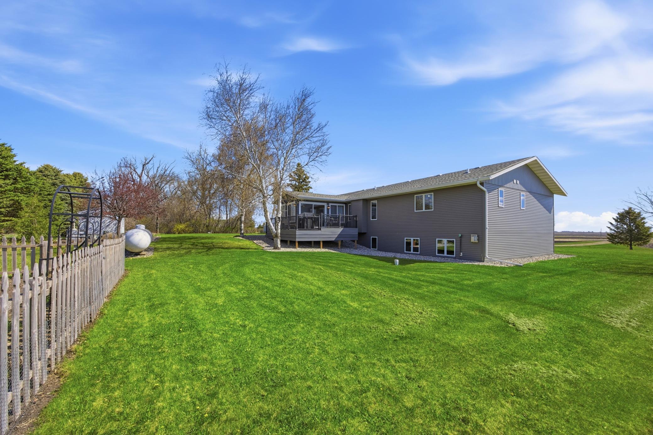 1998 single family home for sale at 5083 104th Avenue SE in Litchville, ND — 5 bed, 3 bath (photo 55 of 87)
