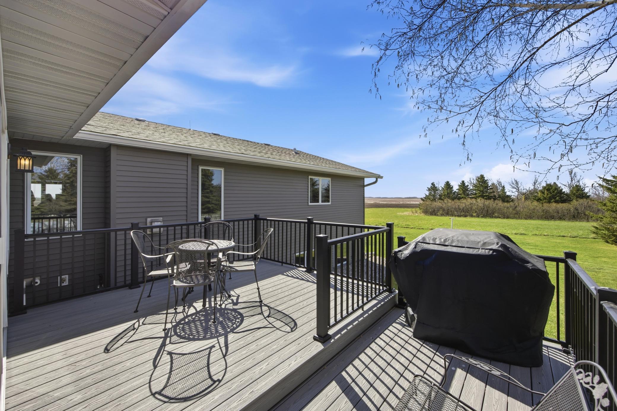 1998 single family home for sale at 5083 104th Avenue SE in Litchville, ND — 5 bed, 3 bath (photo 59 of 87)