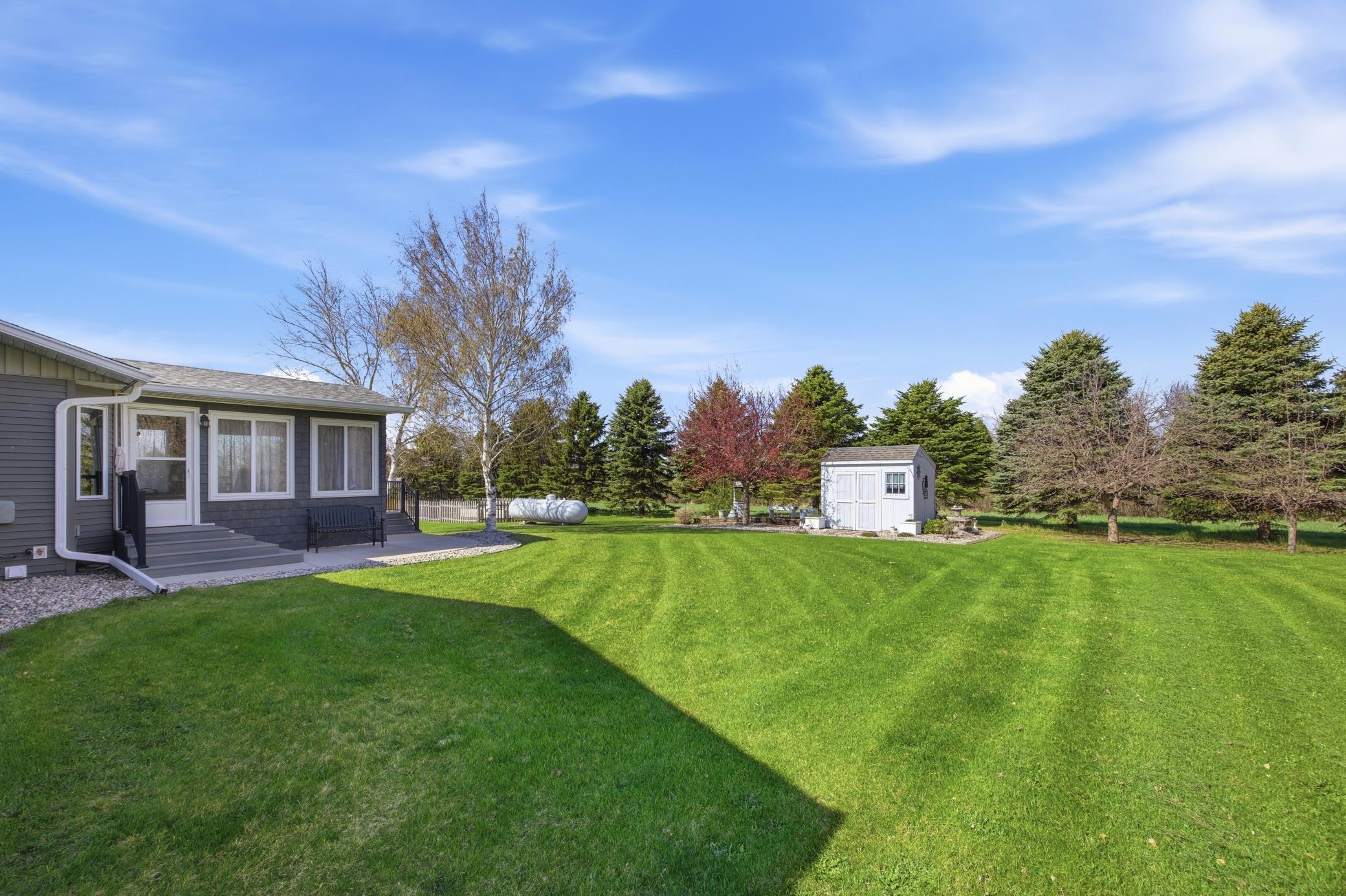 1998 single family home for sale at 5083 104th Avenue SE in Litchville, ND — 5 bed, 3 bath (photo 61 of 87)