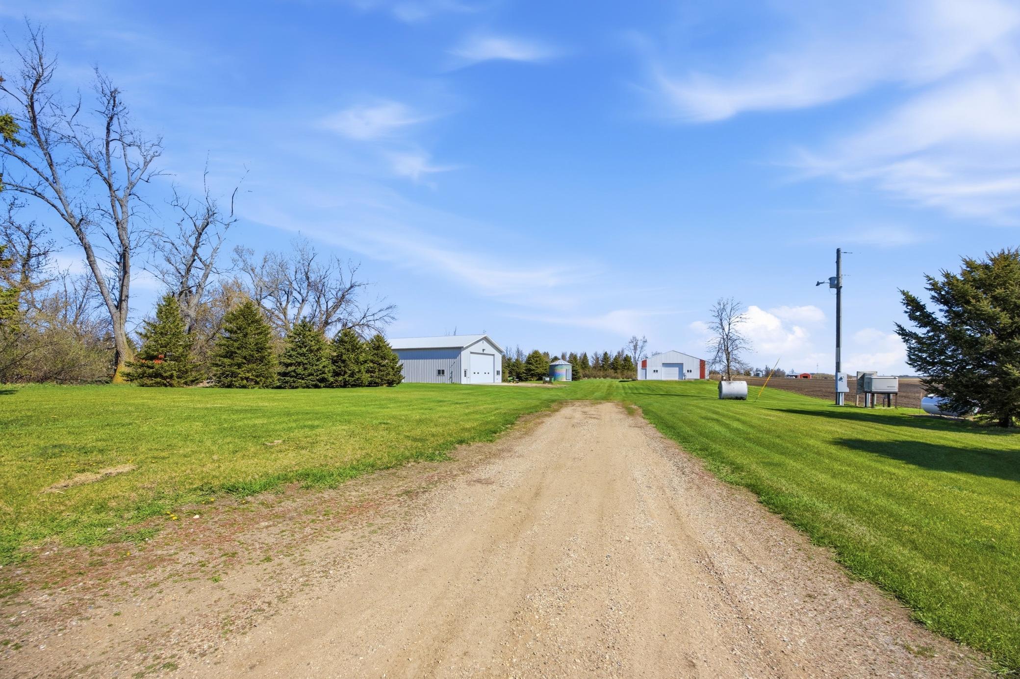 1998 single family home for sale at 5083 104th Avenue SE in Litchville, ND — 5 bed, 3 bath (photo 62 of 87)