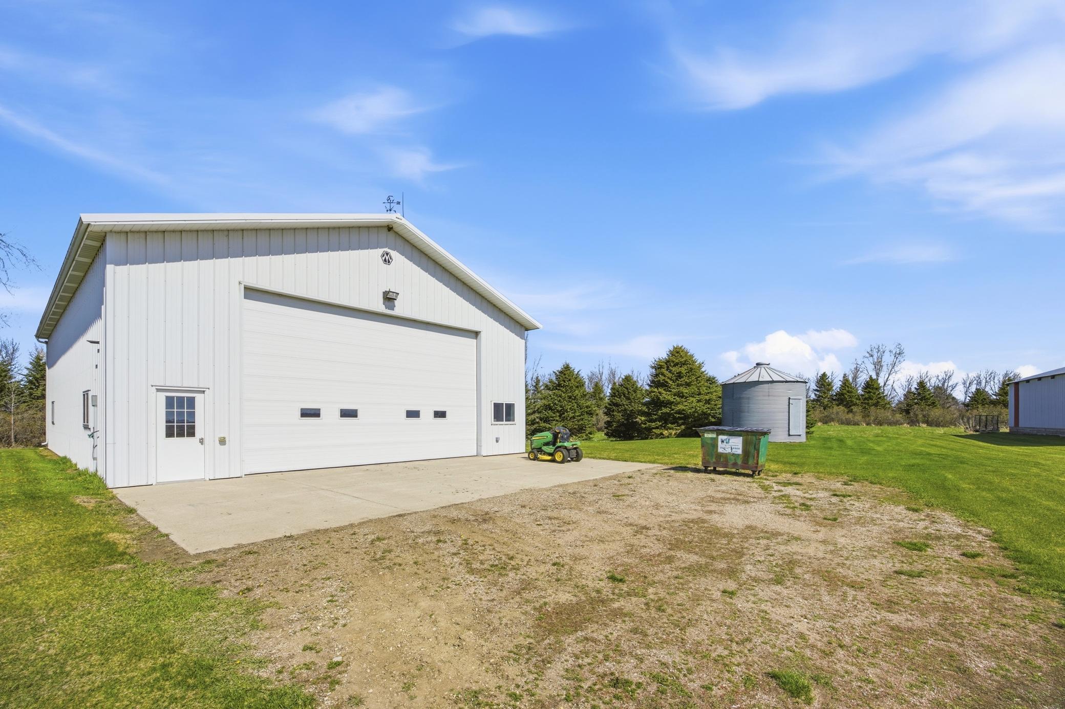 1998 single family home for sale at 5083 104th Avenue SE in Litchville, ND — 5 bed, 3 bath (photo 65 of 87)