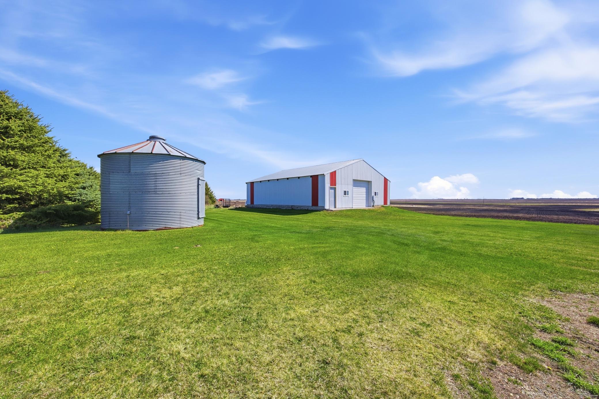 1998 single family home for sale at 5083 104th Avenue SE in Litchville, ND — 5 bed, 3 bath (photo 70 of 87)