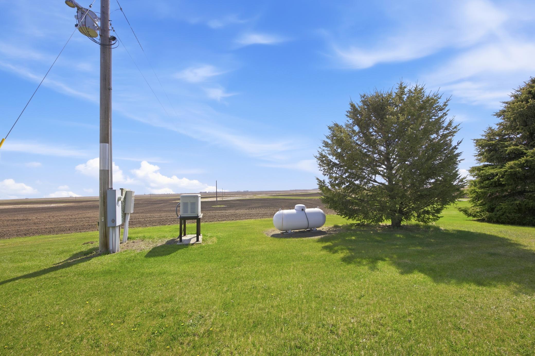 1998 single family home for sale at 5083 104th Avenue SE in Litchville, ND — 5 bed, 3 bath (photo 75 of 87)