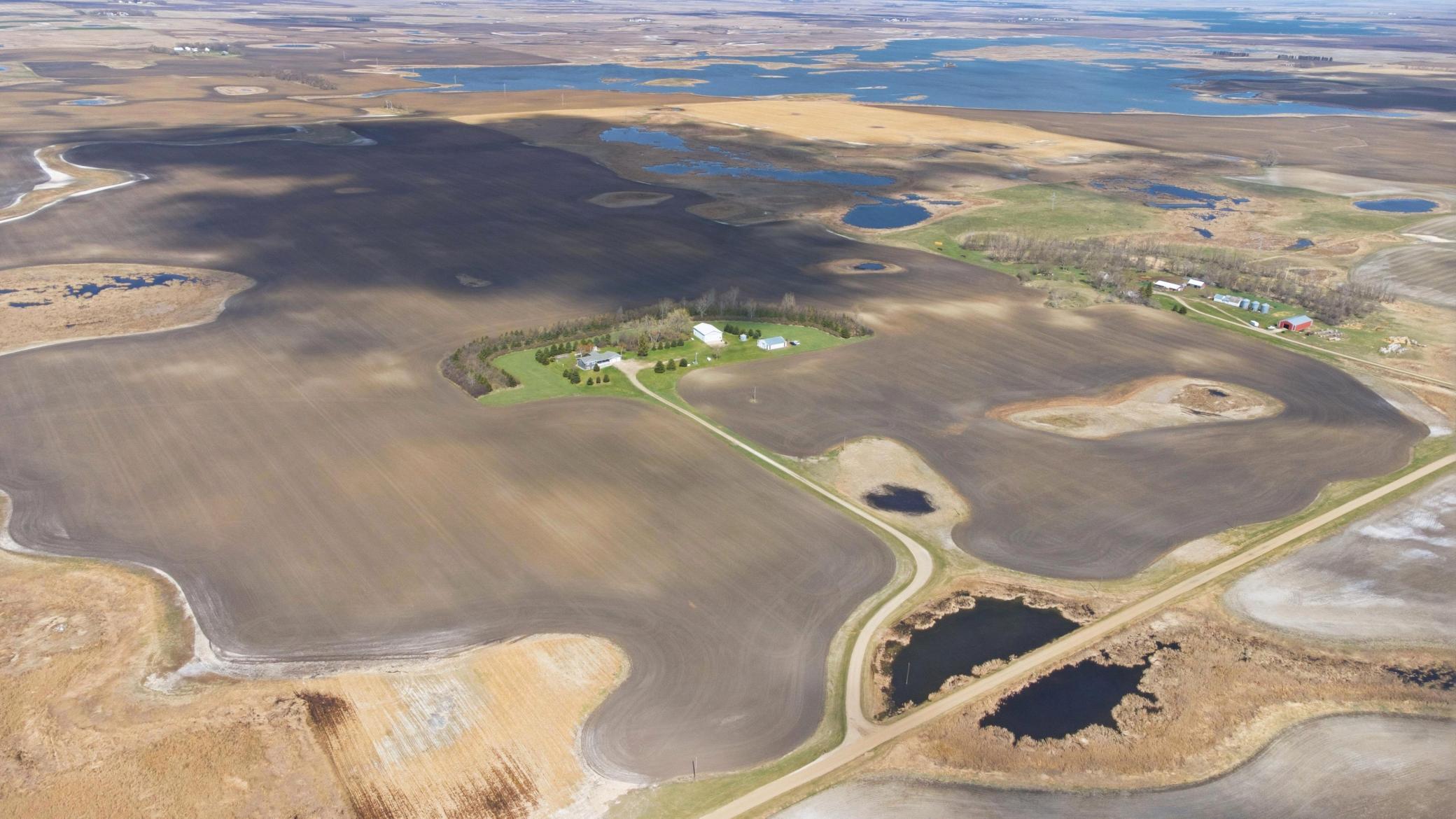1998 single family home for sale at 5083 104th Avenue SE in Litchville, ND — 5 bed, 3 bath (photo 82 of 87)