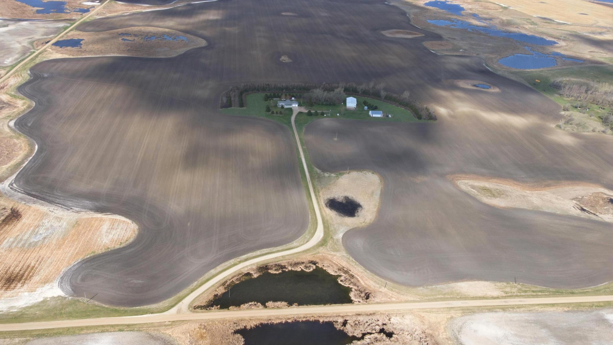 1998 single family home for sale at 5083 104th Avenue SE in Litchville, ND — 5 bed, 3 bath (photo 83 of 87)