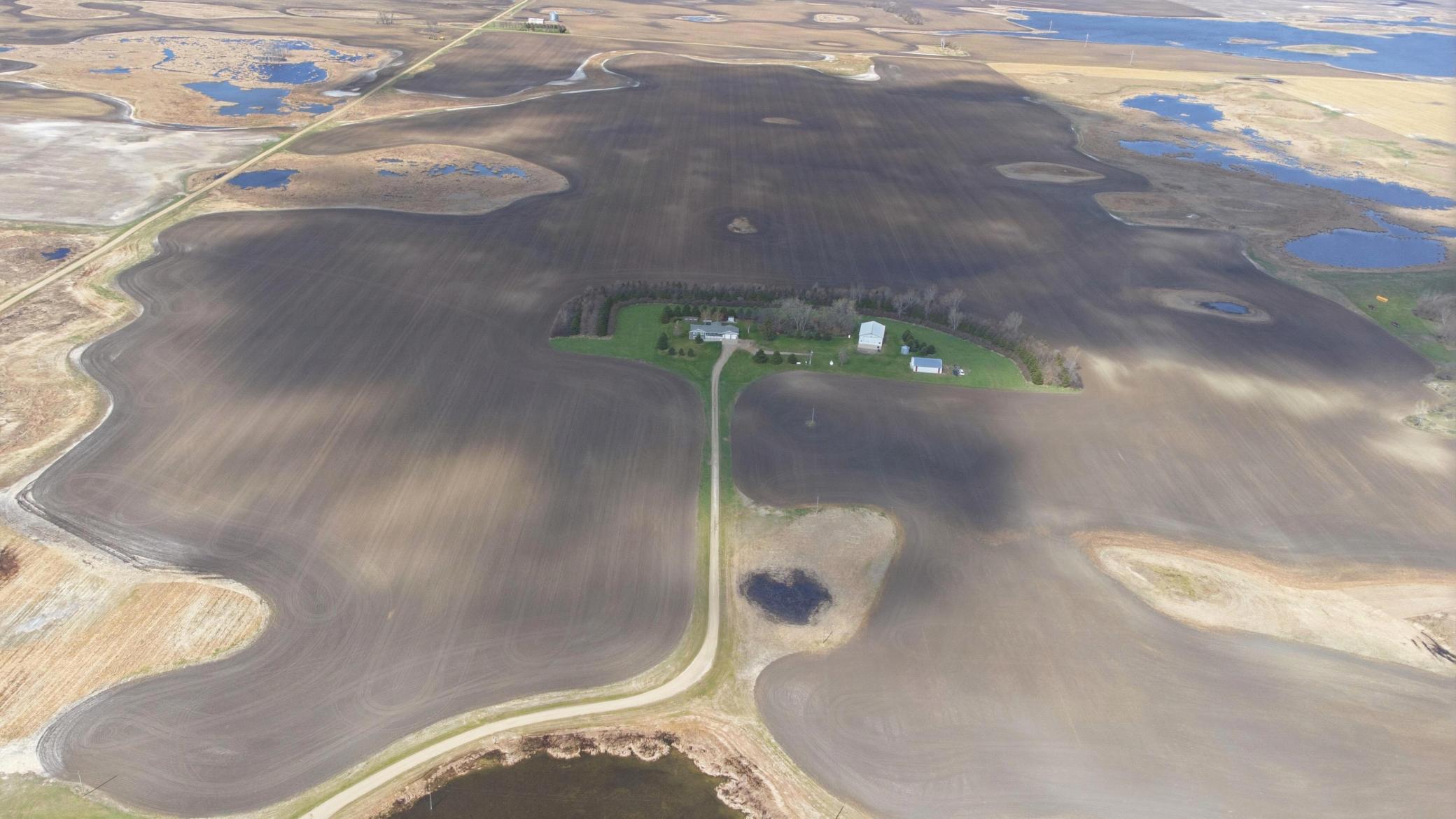 1998 single family home for sale at 5083 104th Avenue SE in Litchville, ND — 5 bed, 3 bath (photo 84 of 87)