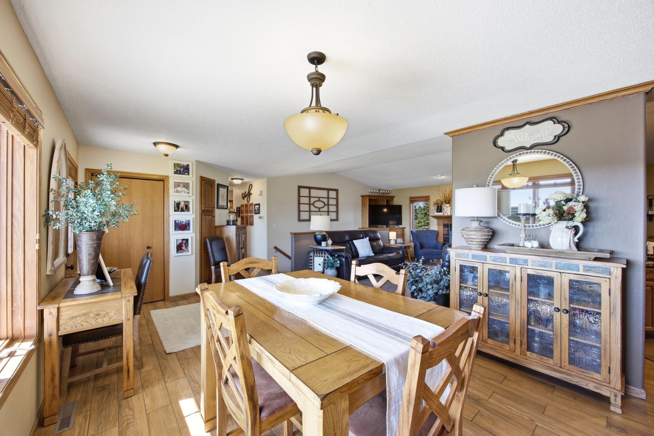 1998 single family home for sale at 5083 104th Avenue SE in Litchville, ND — 5 bed, 3 bath (photo 10 of 87)