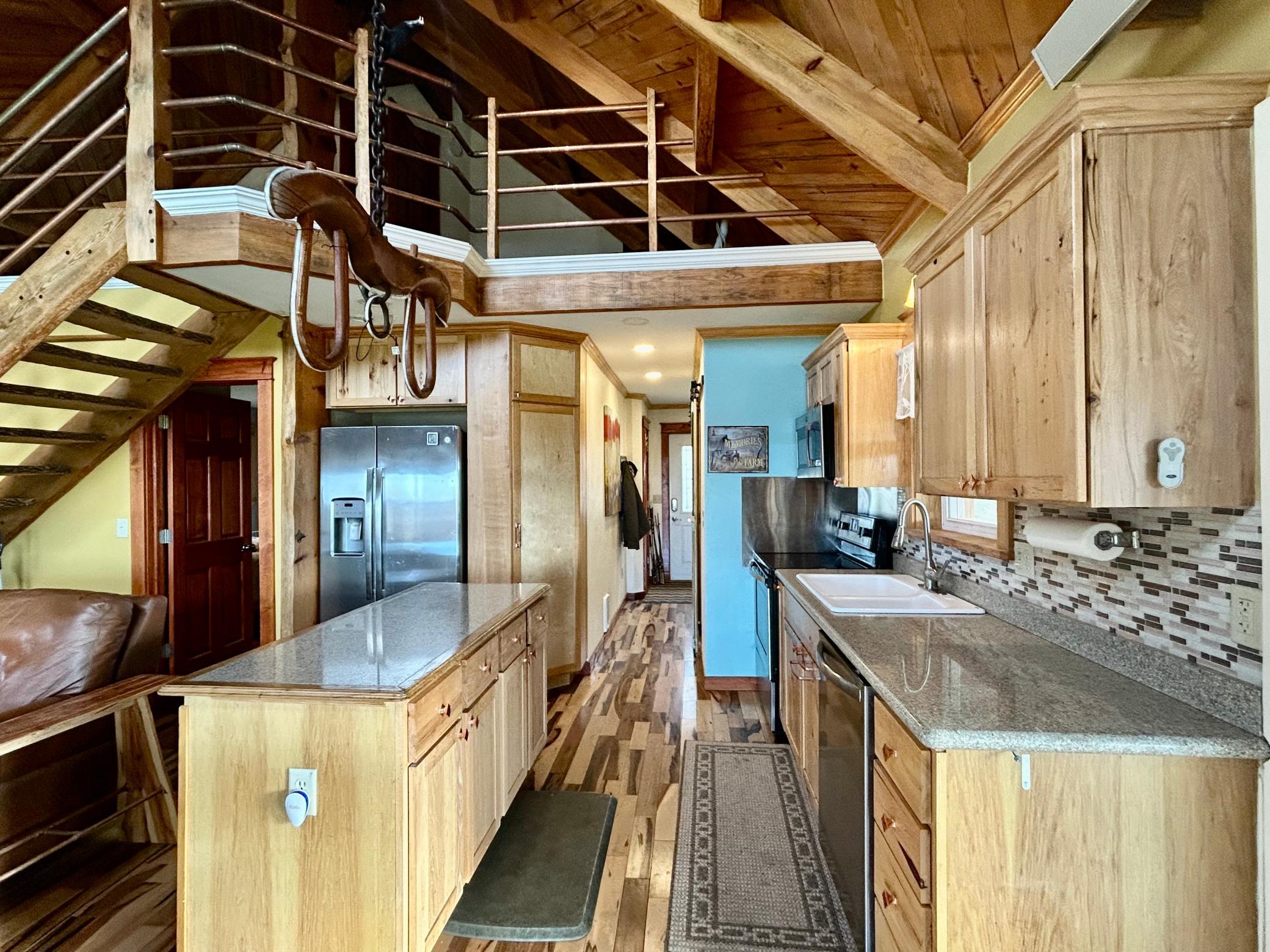 2020 single family home for sale at 305 Oak Street in Hastings, ND — 1 bed, 3 bath (photo 12 of 48)