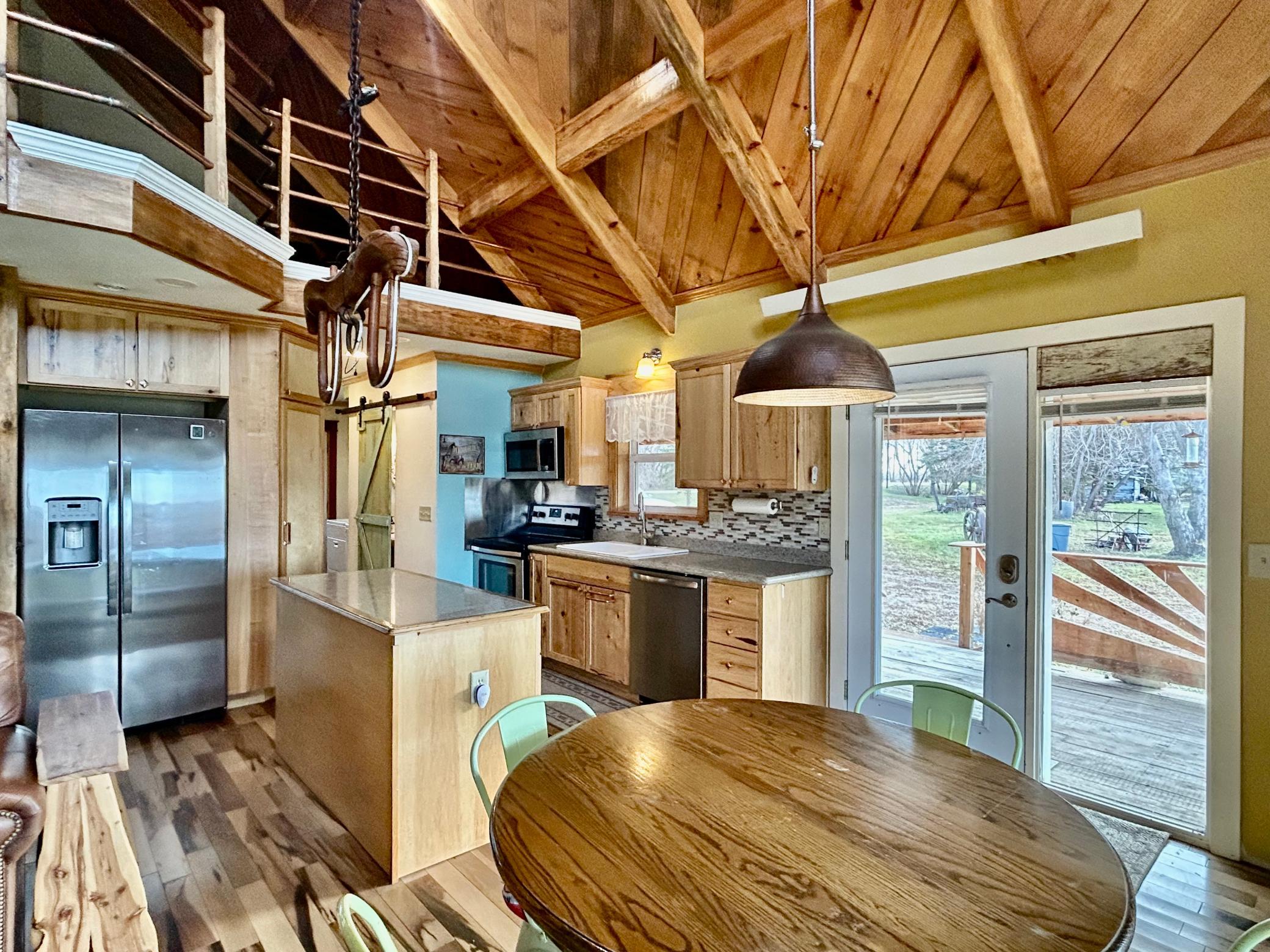 2020 single family home for sale at 305 Oak Street in Hastings, ND — 1 bed, 3 bath (photo 14 of 48)