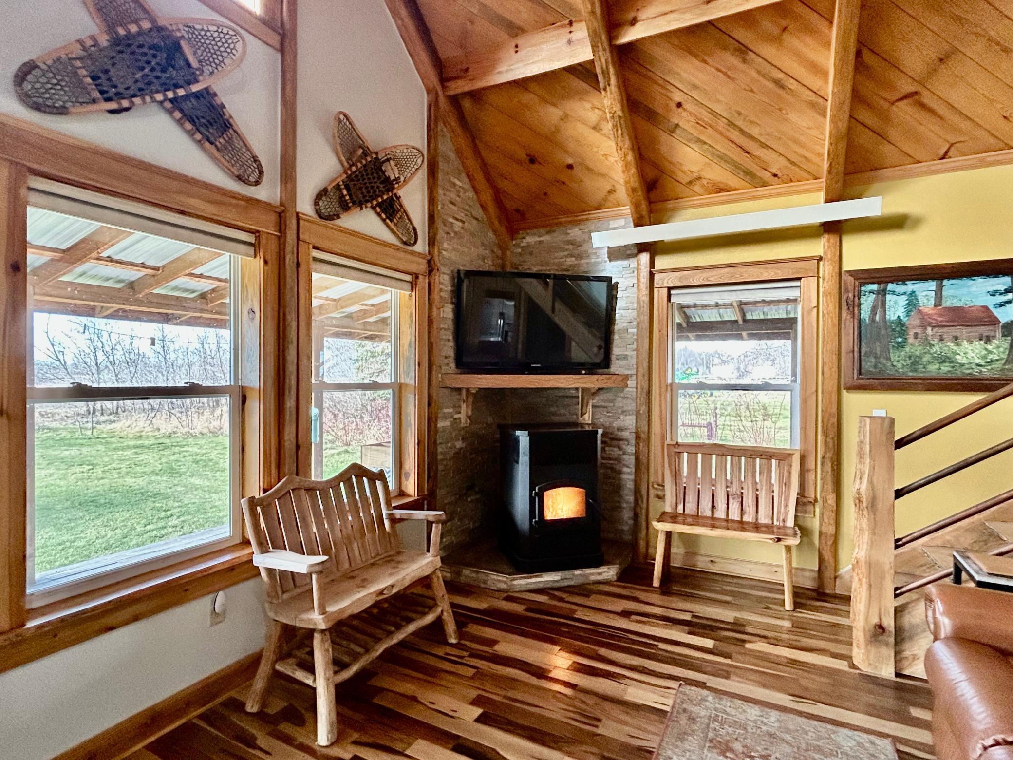 2020 single family home for sale at 305 Oak Street in Hastings, ND — 1 bed, 3 bath (photo 21 of 48)
