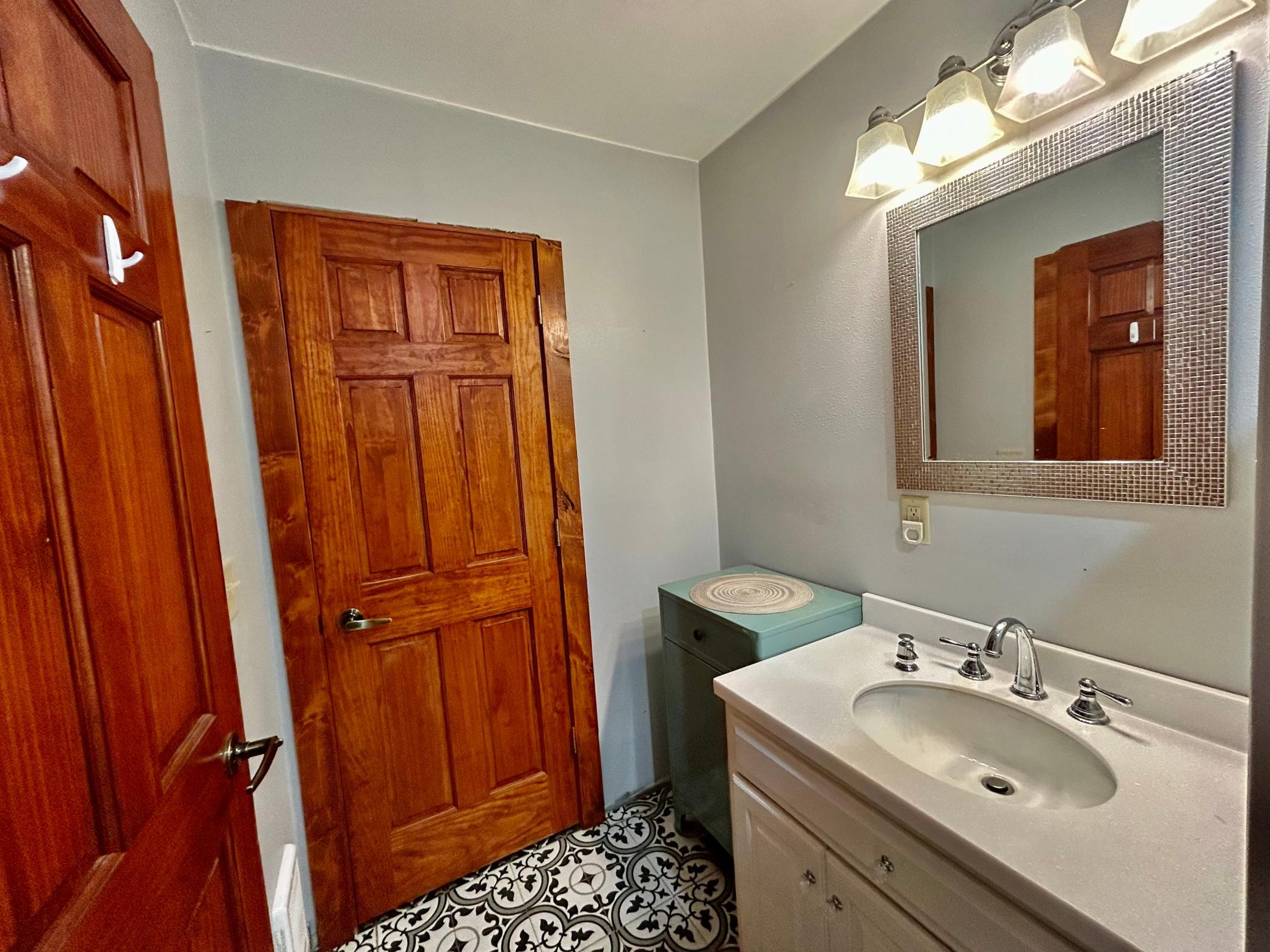 2020 single family home for sale at 305 Oak Street in Hastings, ND — 1 bed, 3 bath (photo 27 of 48)