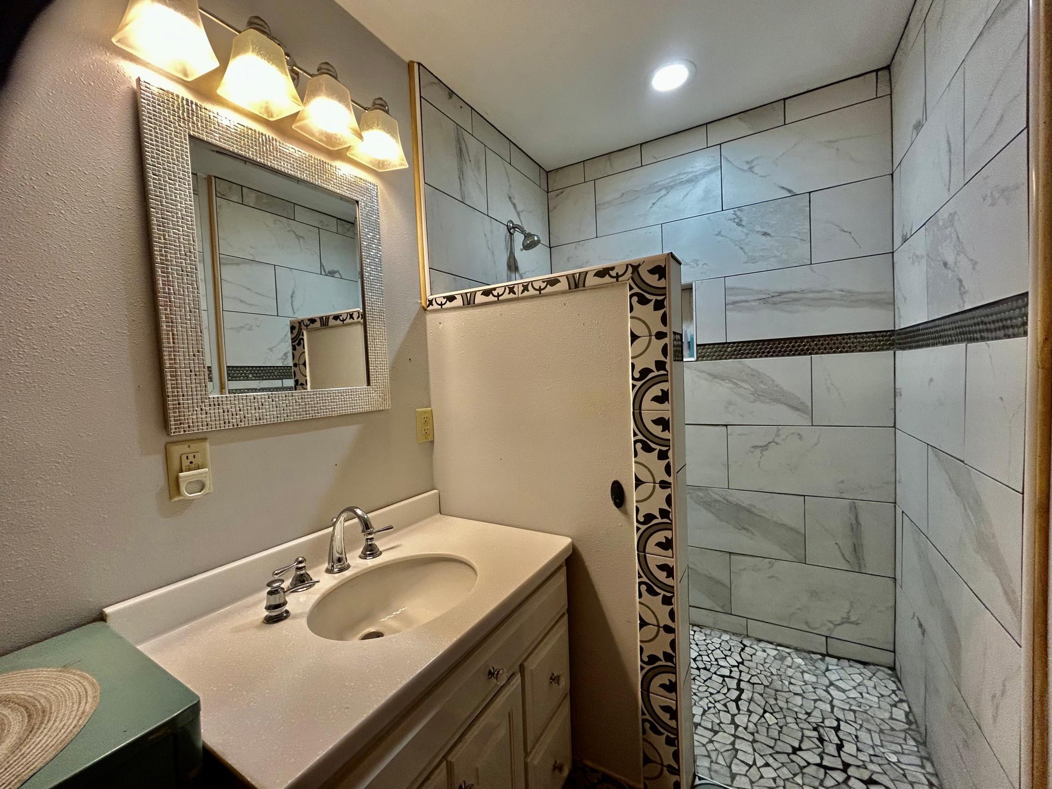 2020 single family home for sale at 305 Oak Street in Hastings, ND — 1 bed, 3 bath (photo 28 of 48)