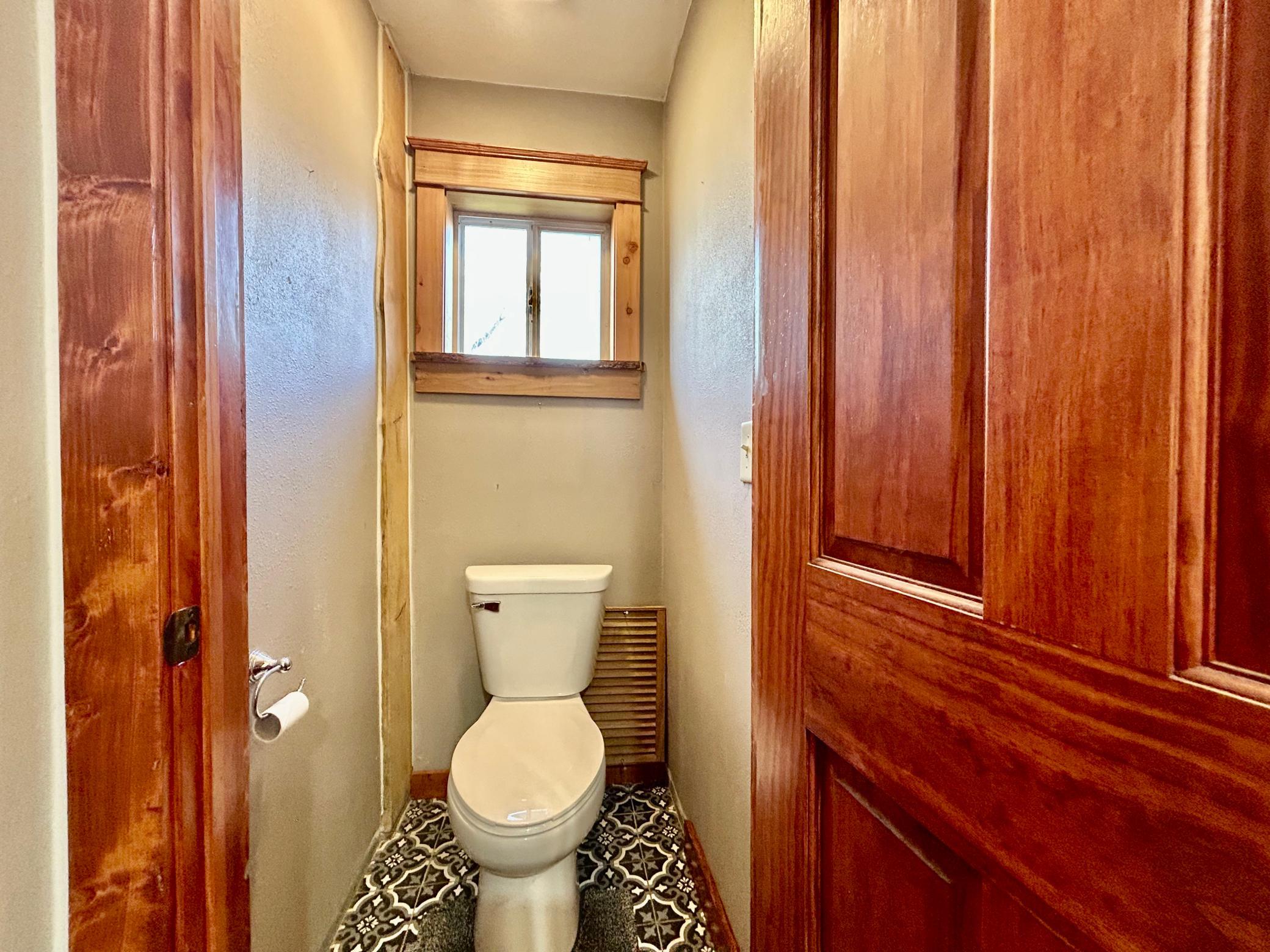 2020 single family home for sale at 305 Oak Street in Hastings, ND — 1 bed, 3 bath (photo 29 of 48)