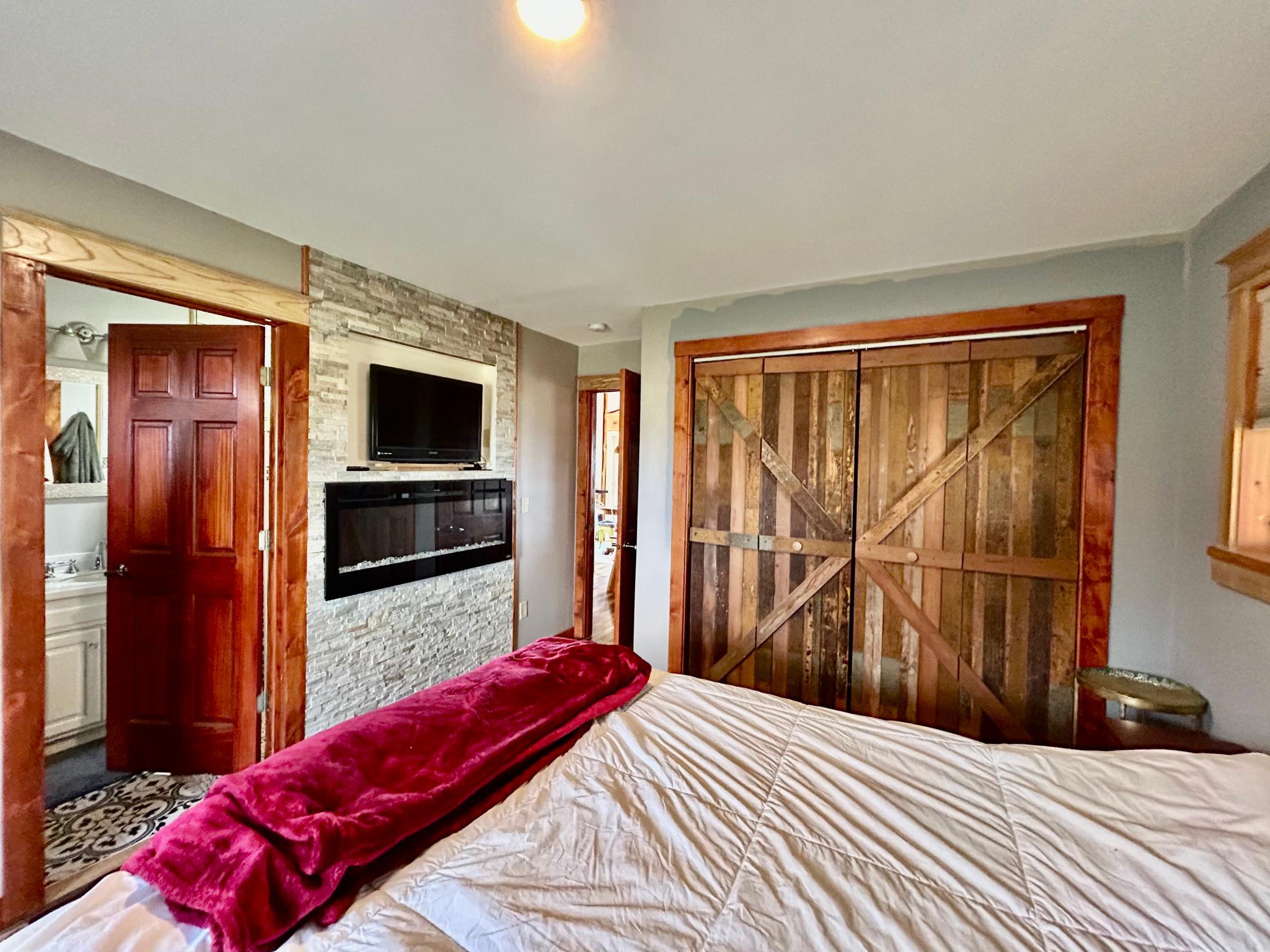 2020 single family home for sale at 305 Oak Street in Hastings, ND — 1 bed, 3 bath (photo 32 of 48)