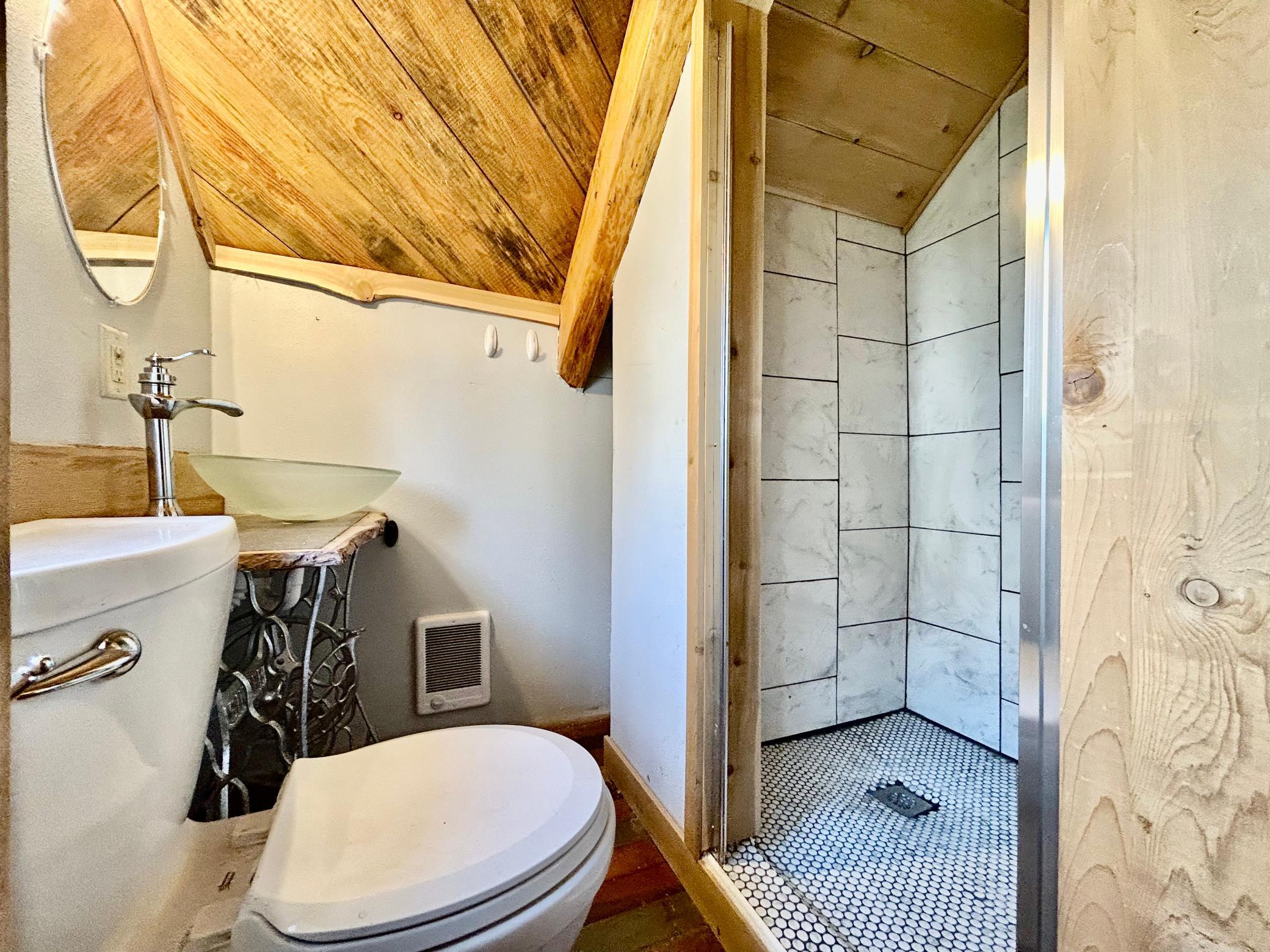 2020 single family home for sale at 305 Oak Street in Hastings, ND — 1 bed, 3 bath (photo 39 of 48)