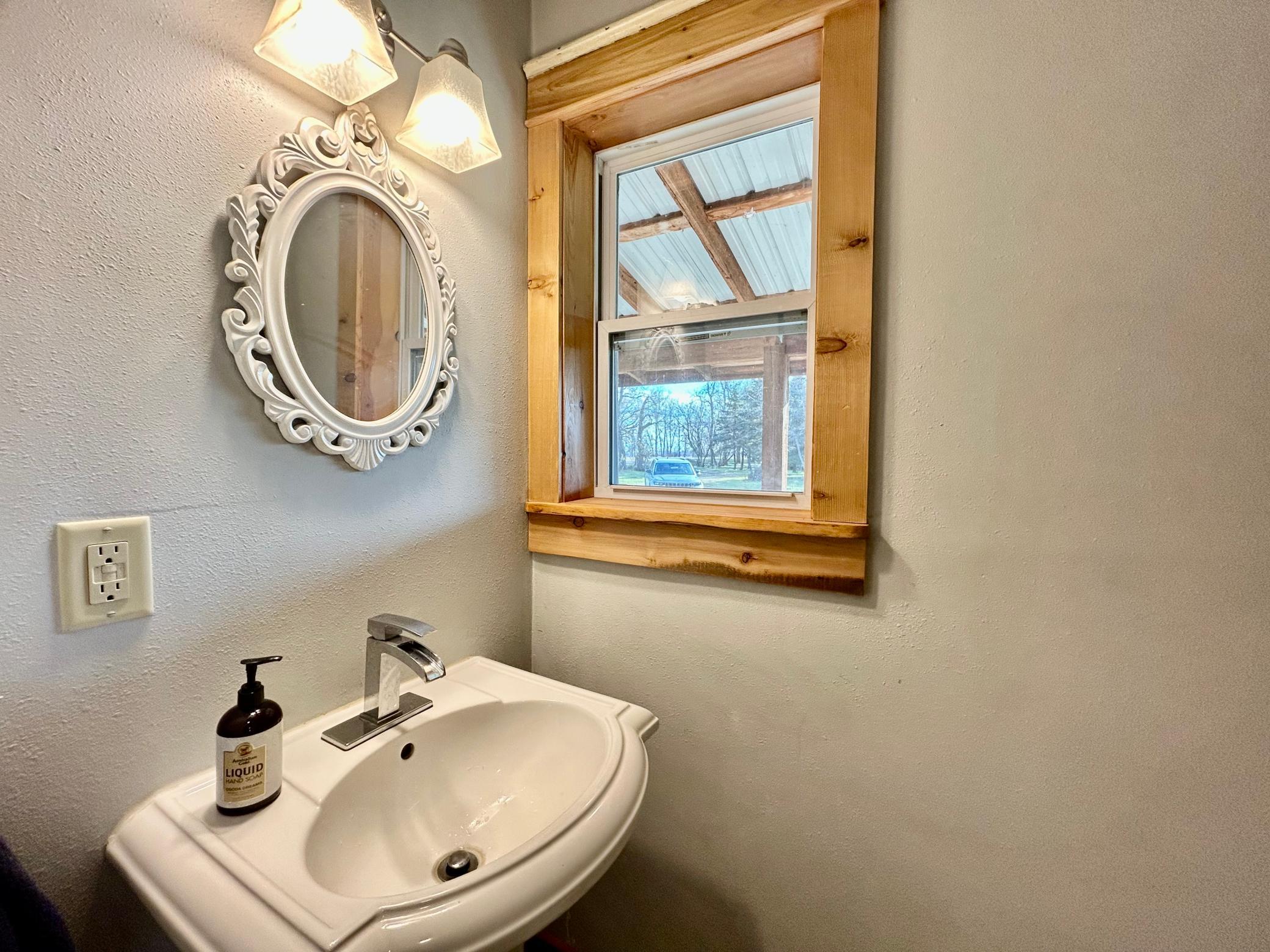 2020 single family home for sale at 305 Oak Street in Hastings, ND — 1 bed, 3 bath (photo 42 of 48)