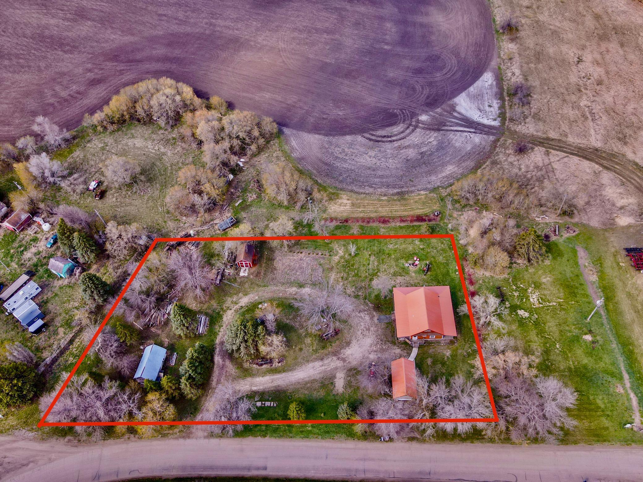 2020 single family home for sale at 305 Oak Street in Hastings, ND — 1 bed, 3 bath (photo 47 of 48)