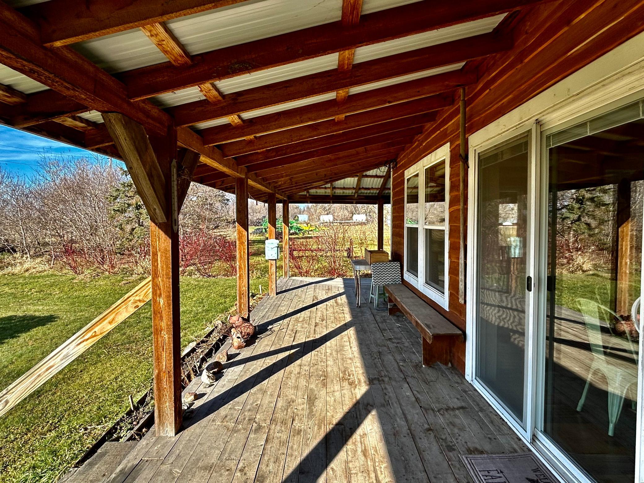 2020 single family home for sale at 305 Oak Street in Hastings, ND — 1 bed, 3 bath (photo 7 of 48)