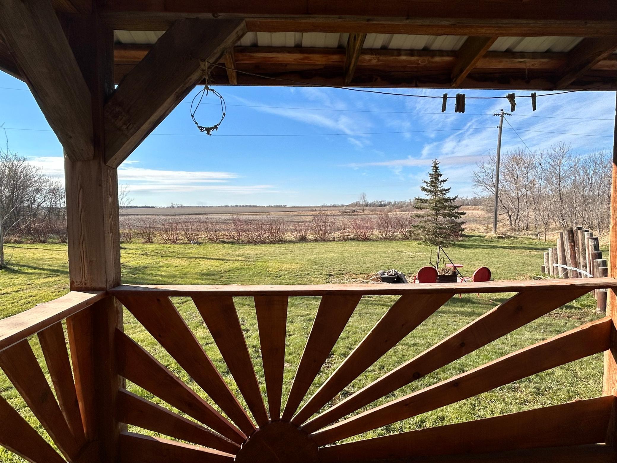 2020 single family home for sale at 305 Oak Street in Hastings, ND — 1 bed, 3 bath (photo 9 of 48)