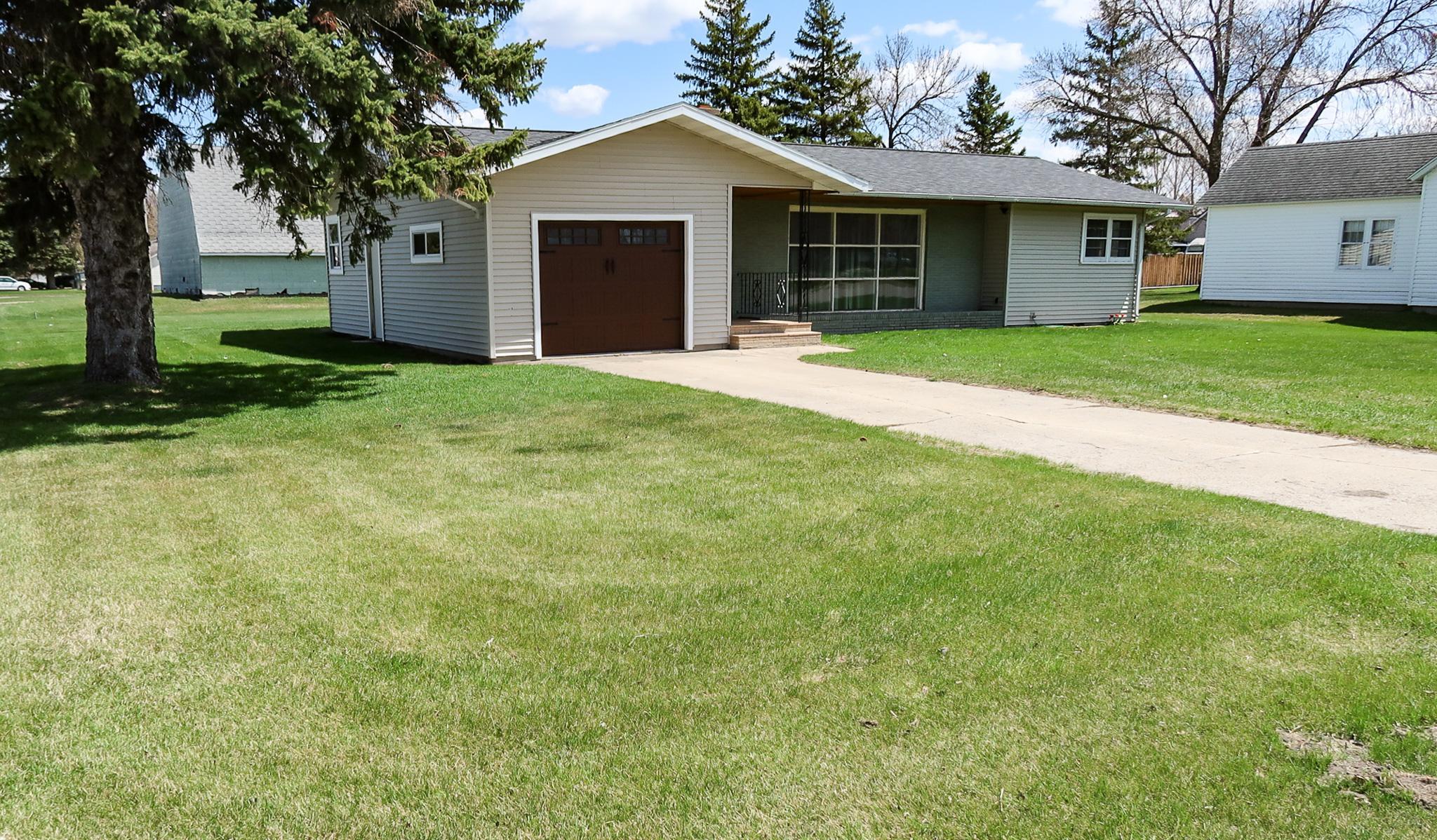 1954 single family home for sale at 308 4th Street E in Ada, MN — 3 bed, 1 bath (photo 4 of 36)