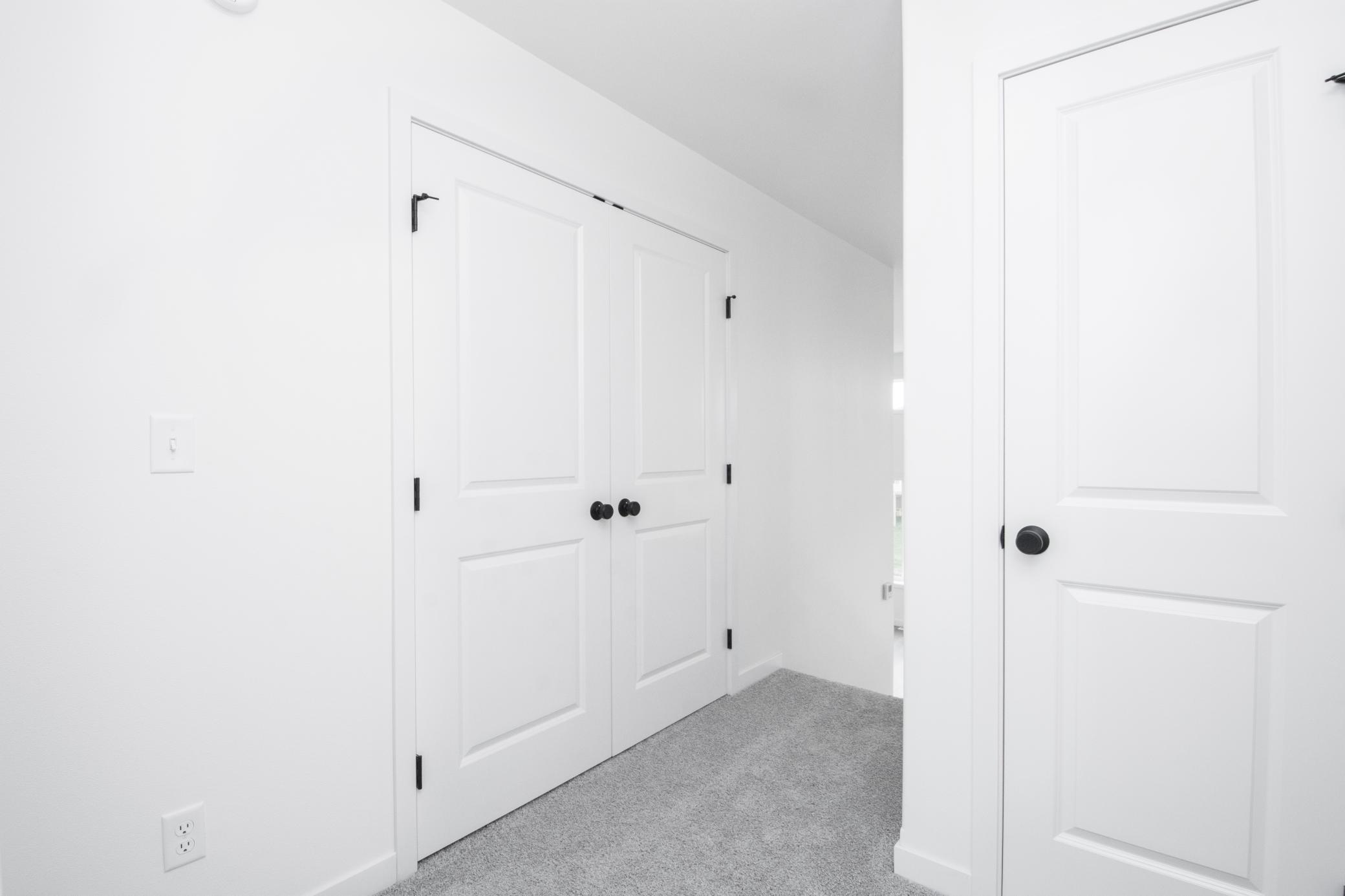 2026 single family home for sale at 6826 Selkirk Drive S in Fargo, ND — 3 bed, 3 bath (photo 16 of 34)