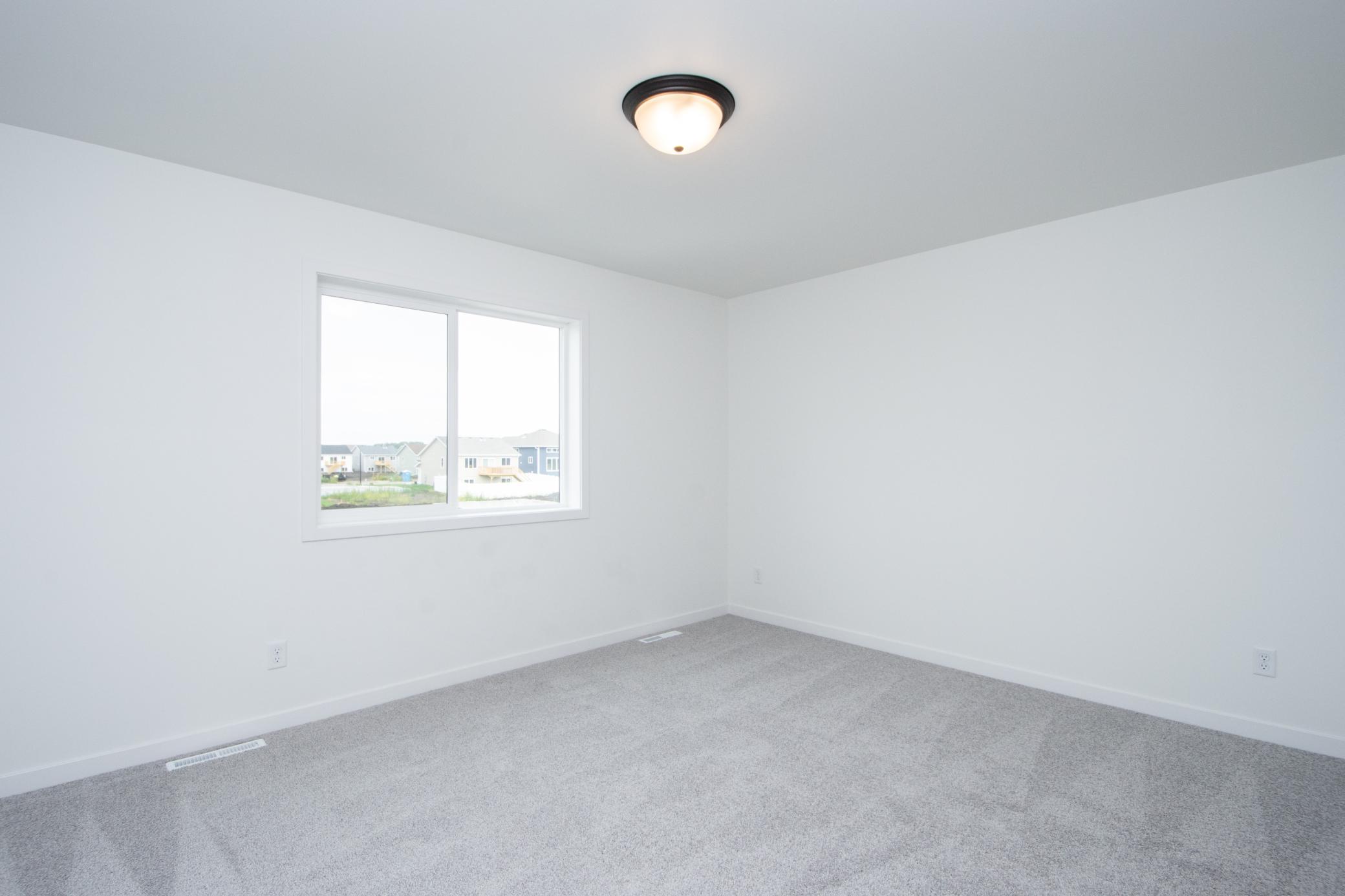 2026 single family home for sale at 6826 Selkirk Drive S in Fargo, ND — 3 bed, 3 bath (photo 18 of 34)
