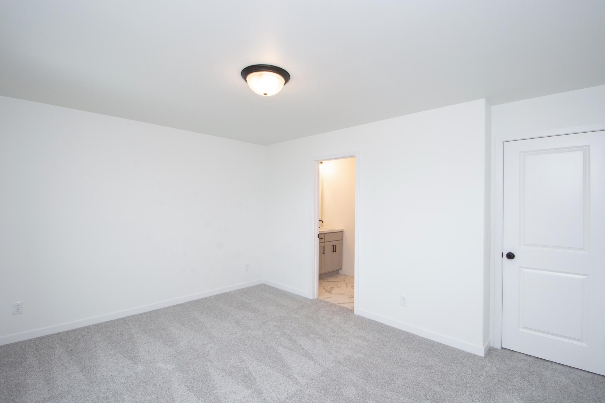 2026 single family home for sale at 6826 Selkirk Drive S in Fargo, ND — 3 bed, 3 bath (photo 19 of 34)