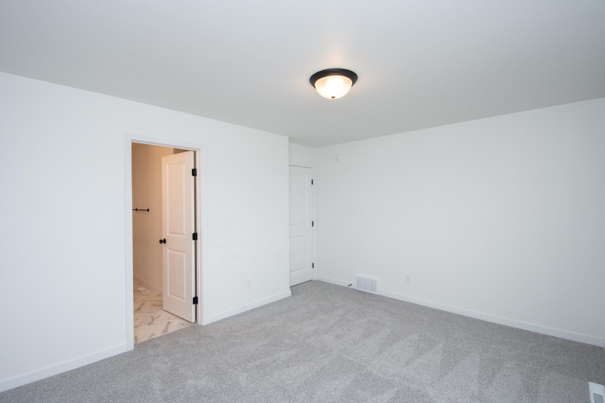 2026 single family home for sale at 6826 Selkirk Drive S in Fargo, ND — 3 bed, 3 bath (photo 20 of 34)