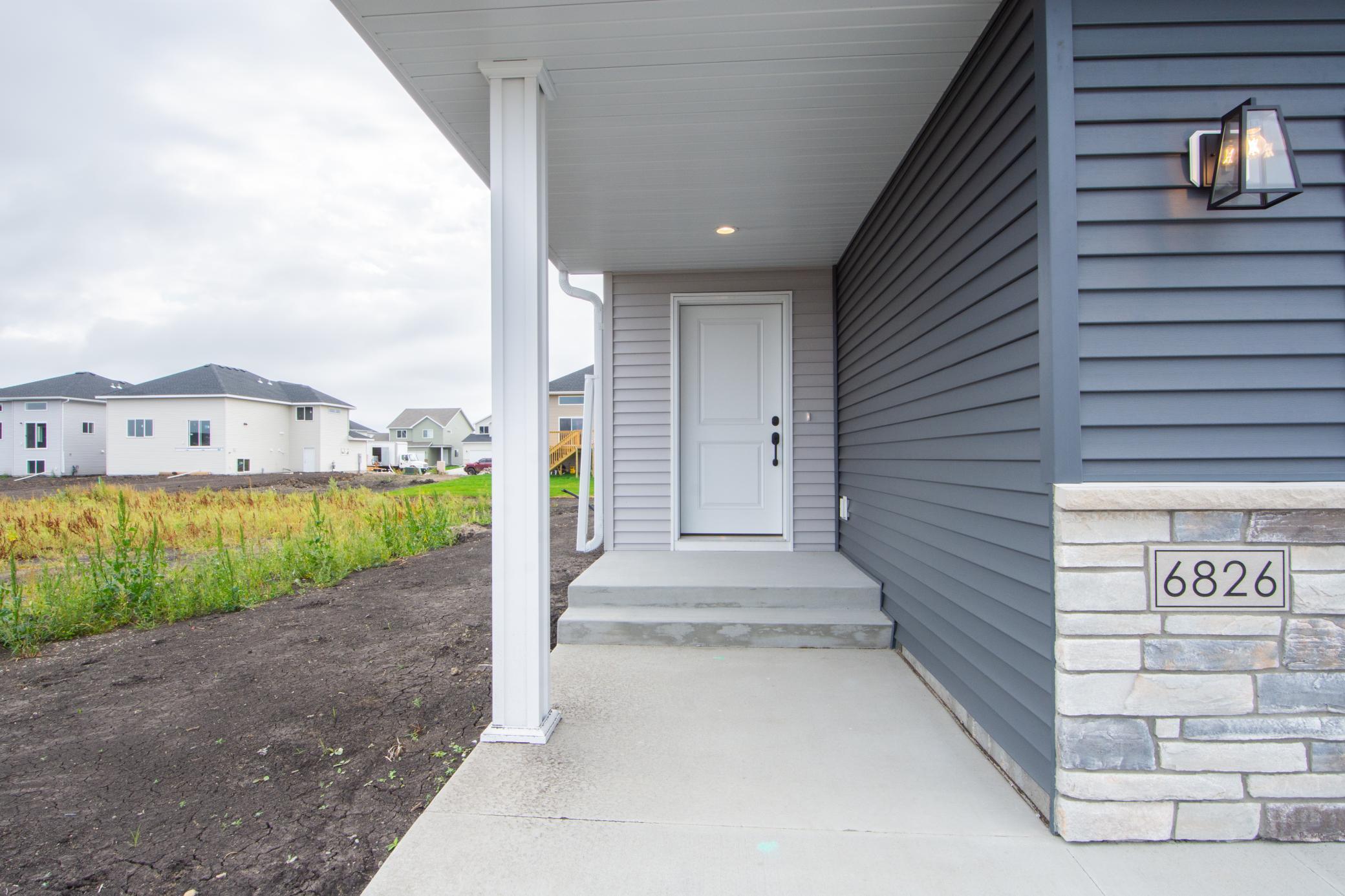 2026 single family home for sale at 6826 Selkirk Drive S in Fargo, ND — 3 bed, 3 bath (photo 3 of 34)