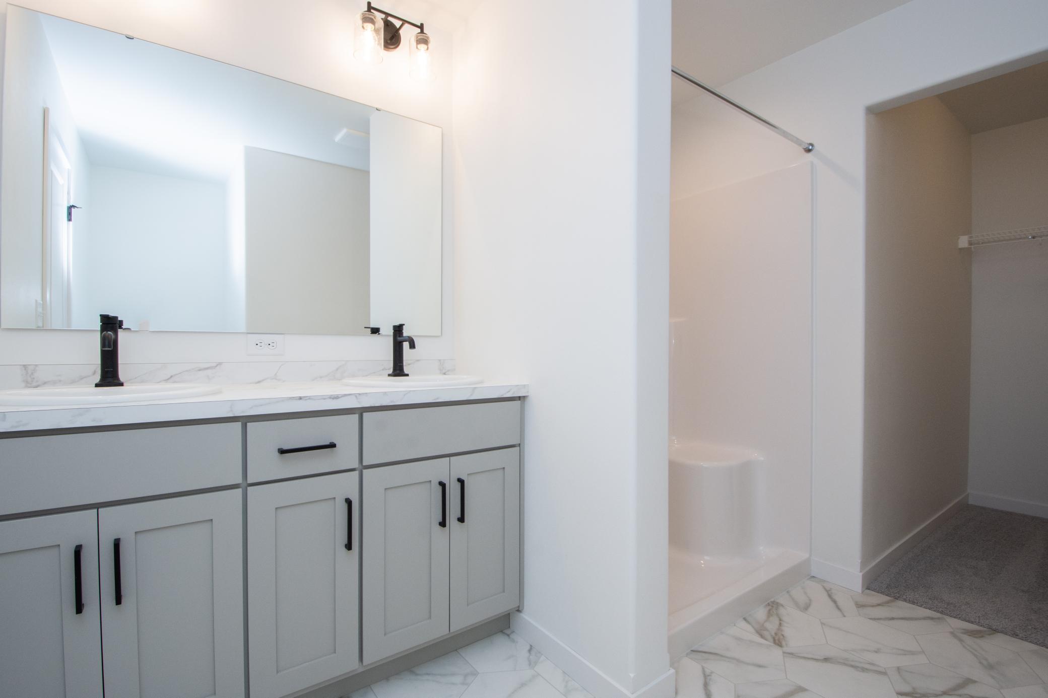 2026 single family home for sale at 6826 Selkirk Drive S in Fargo, ND — 3 bed, 3 bath (photo 21 of 34)