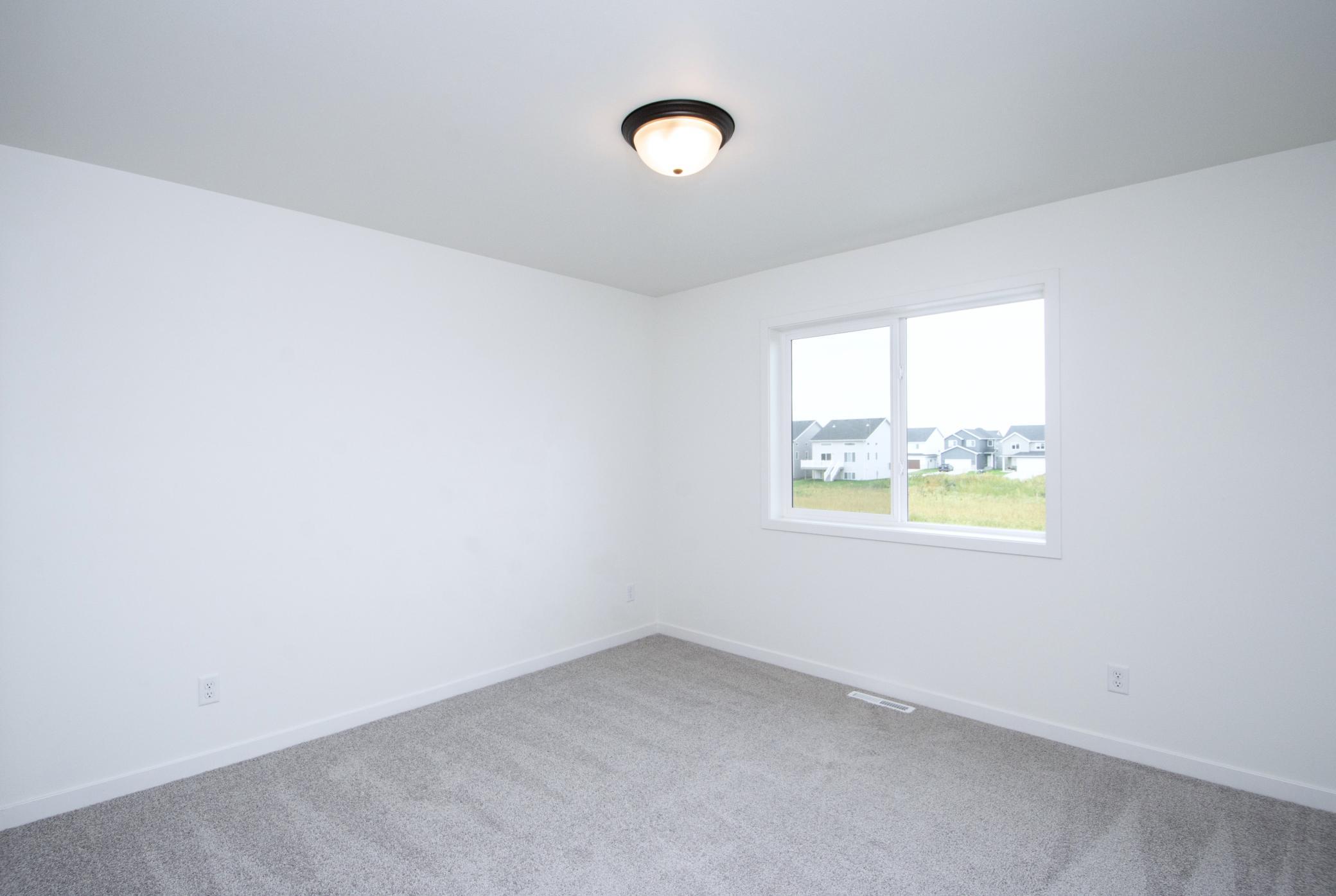 2026 single family home for sale at 6826 Selkirk Drive S in Fargo, ND — 3 bed, 3 bath (photo 24 of 34)