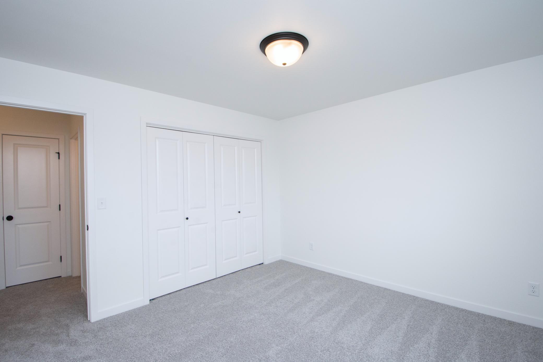 2026 single family home for sale at 6826 Selkirk Drive S in Fargo, ND — 3 bed, 3 bath (photo 25 of 34)
