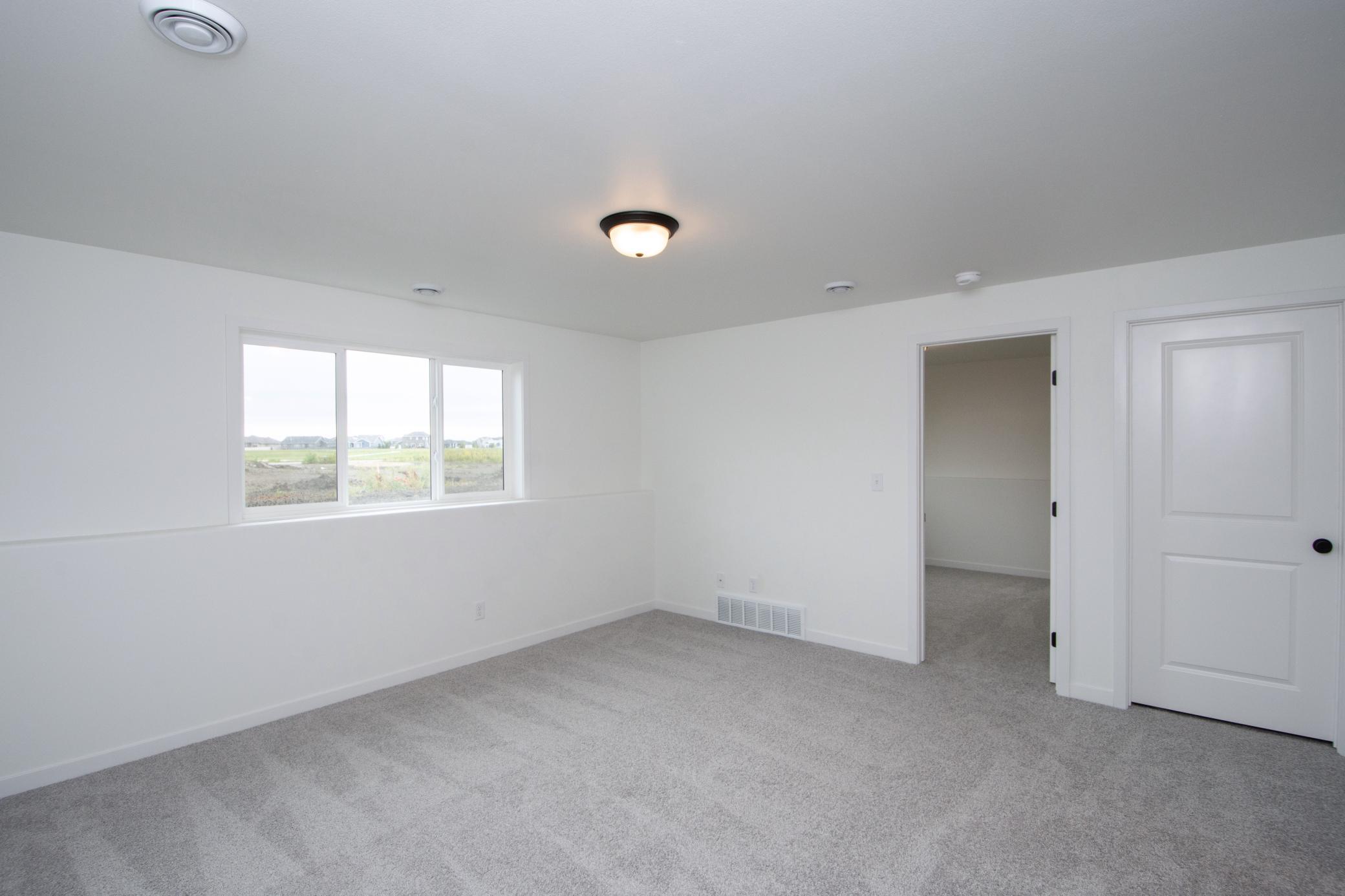 2026 single family home for sale at 6826 Selkirk Drive S in Fargo, ND — 3 bed, 3 bath (photo 28 of 34)
