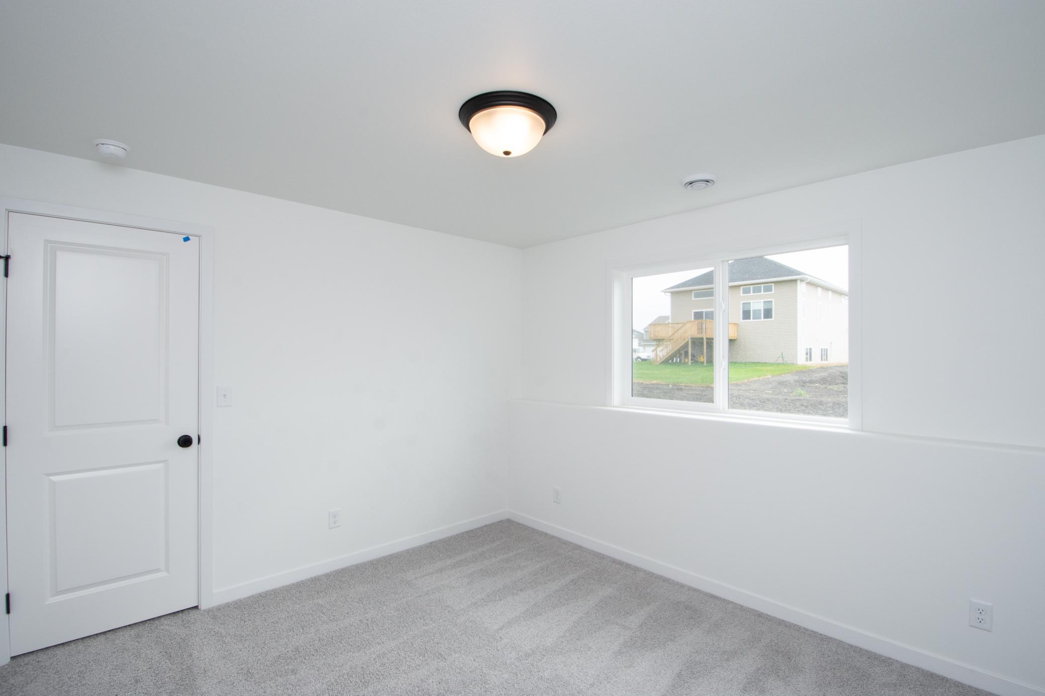 2026 single family home for sale at 6826 Selkirk Drive S in Fargo, ND — 3 bed, 3 bath (photo 33 of 34)