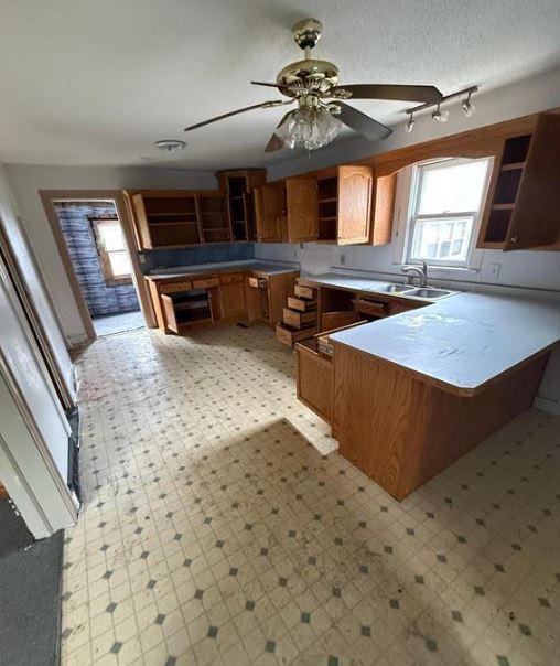 1898 single family home for sale at 308 W 3rd Street in Argyle, MN — 4 bed, 1 bath (photo 4 of 14)
