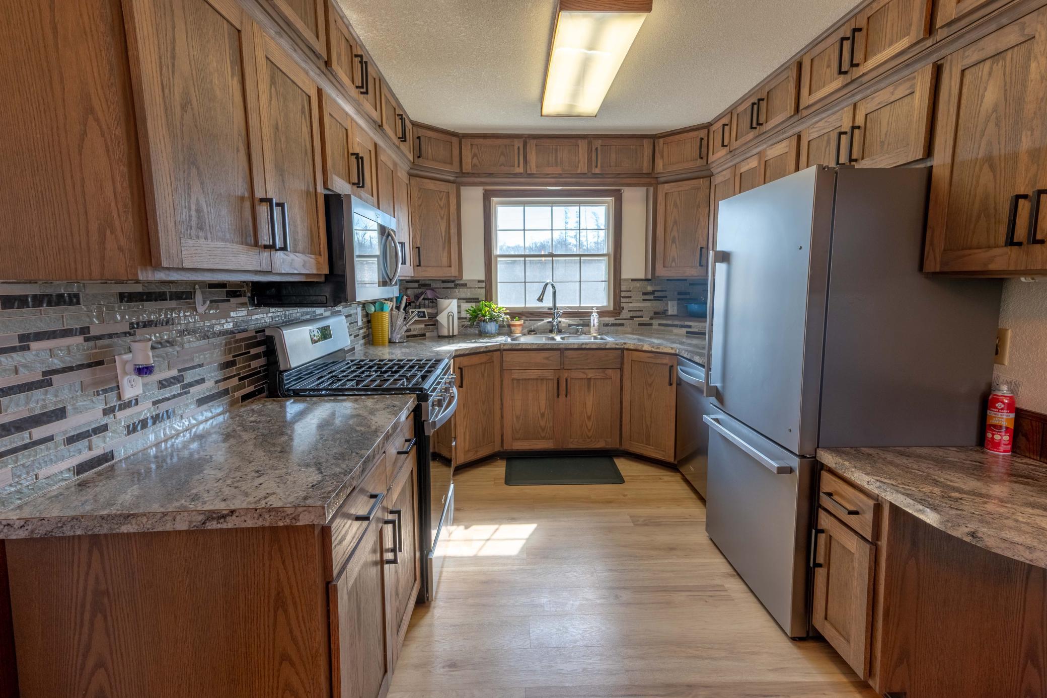 1970 single family home for sale at 17409 Highland Drive in Detroit Lakes, MN — 3 bed, 3 bath (photo 9 of 35)