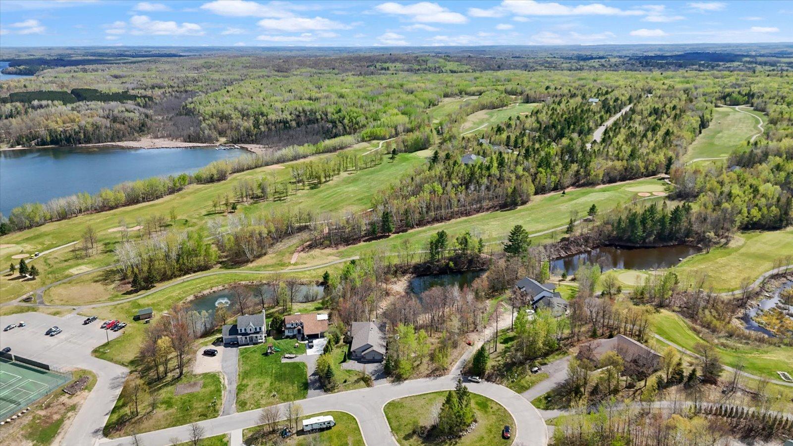 1996 single family home for sale at 127 Eagle Drive in Coleraine, MN — 3 bed, 2 bath (photo 3 of 26)
