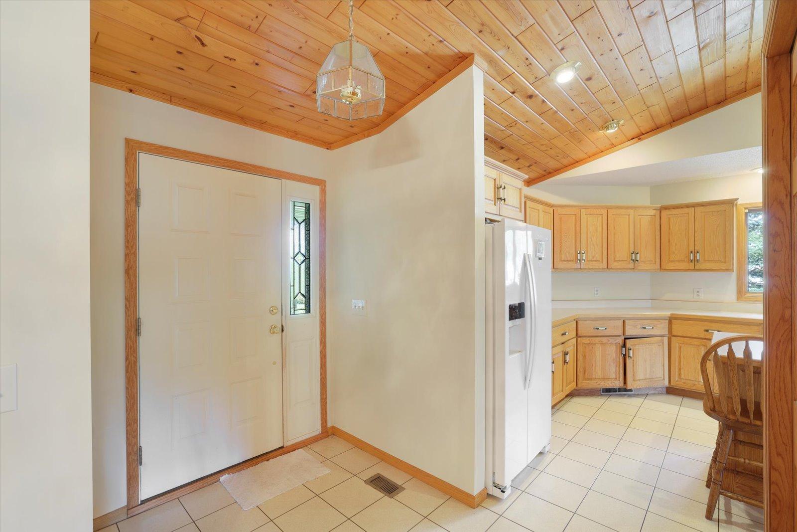 1996 single family home for sale at 127 Eagle Drive in Coleraine, MN — 3 bed, 2 bath (photo 4 of 26)