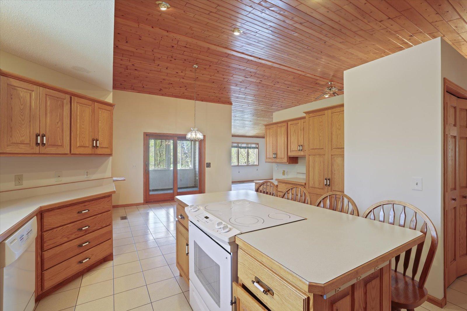 1996 single family home for sale at 127 Eagle Drive in Coleraine, MN — 3 bed, 2 bath (photo 6 of 26)