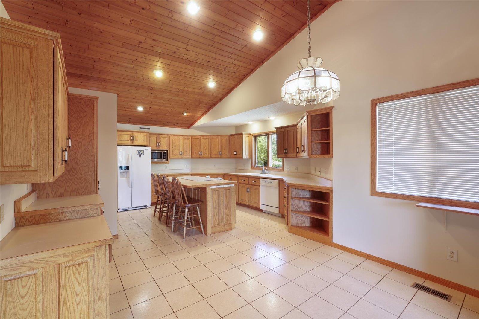 1996 single family home for sale at 127 Eagle Drive in Coleraine, MN — 3 bed, 2 bath (photo 7 of 26)