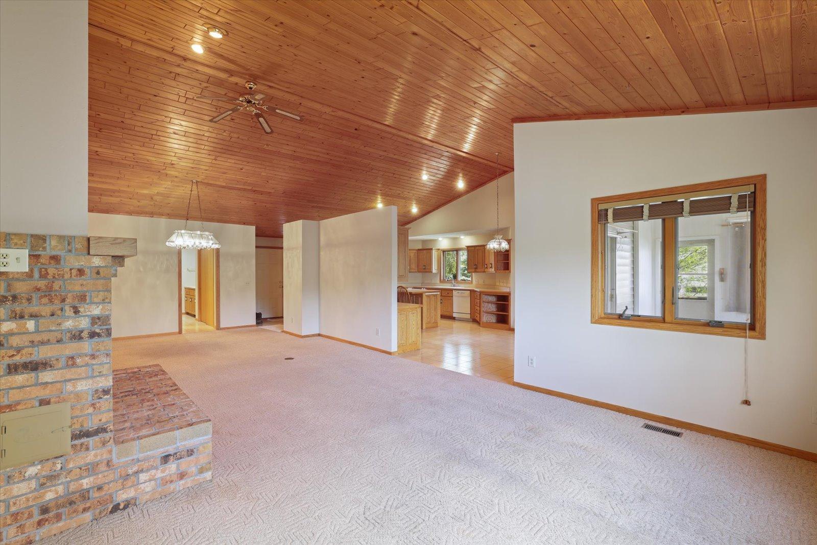 1996 single family home for sale at 127 Eagle Drive in Coleraine, MN — 3 bed, 2 bath (photo 8 of 26)