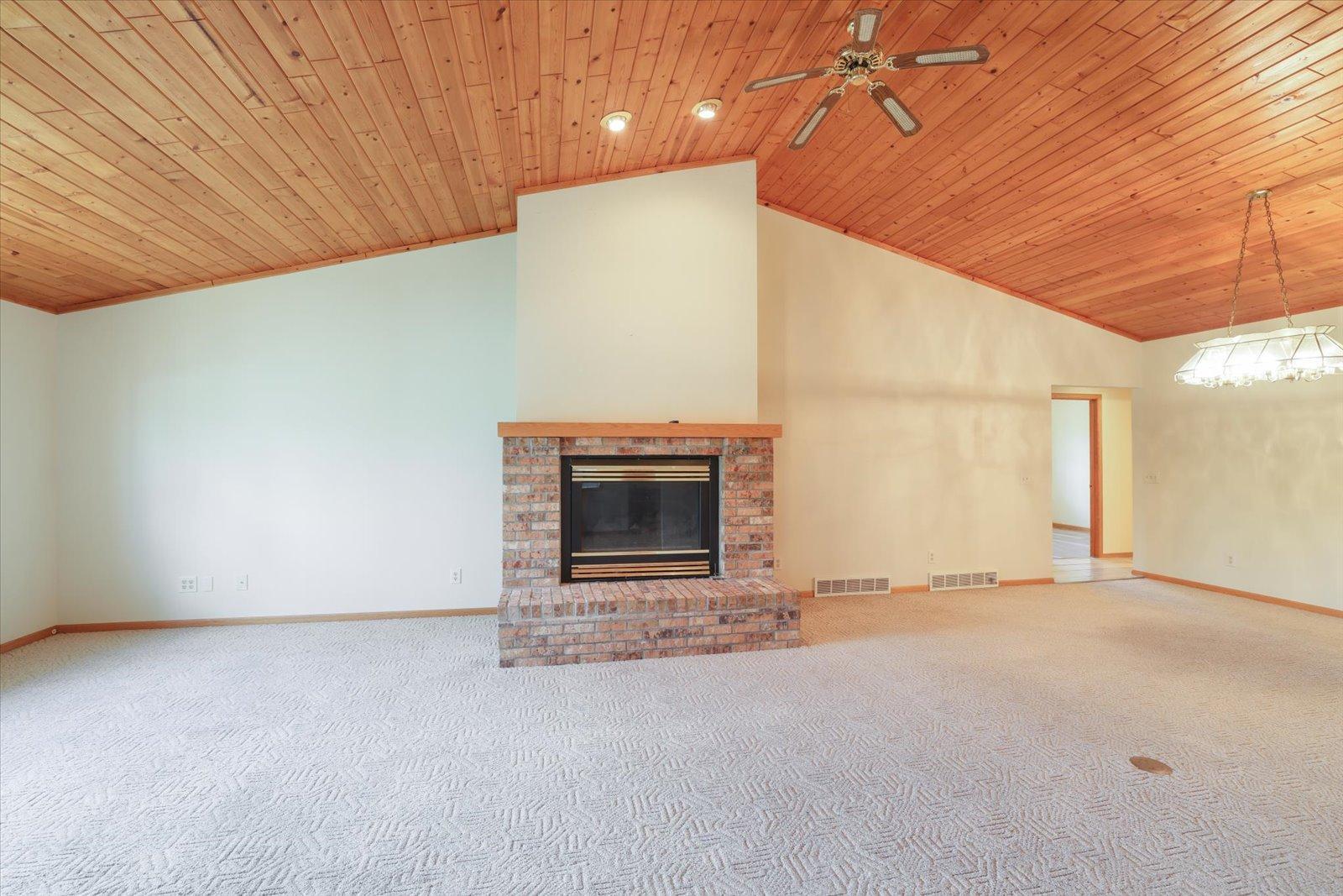 1996 single family home for sale at 127 Eagle Drive in Coleraine, MN — 3 bed, 2 bath (photo 10 of 26)
