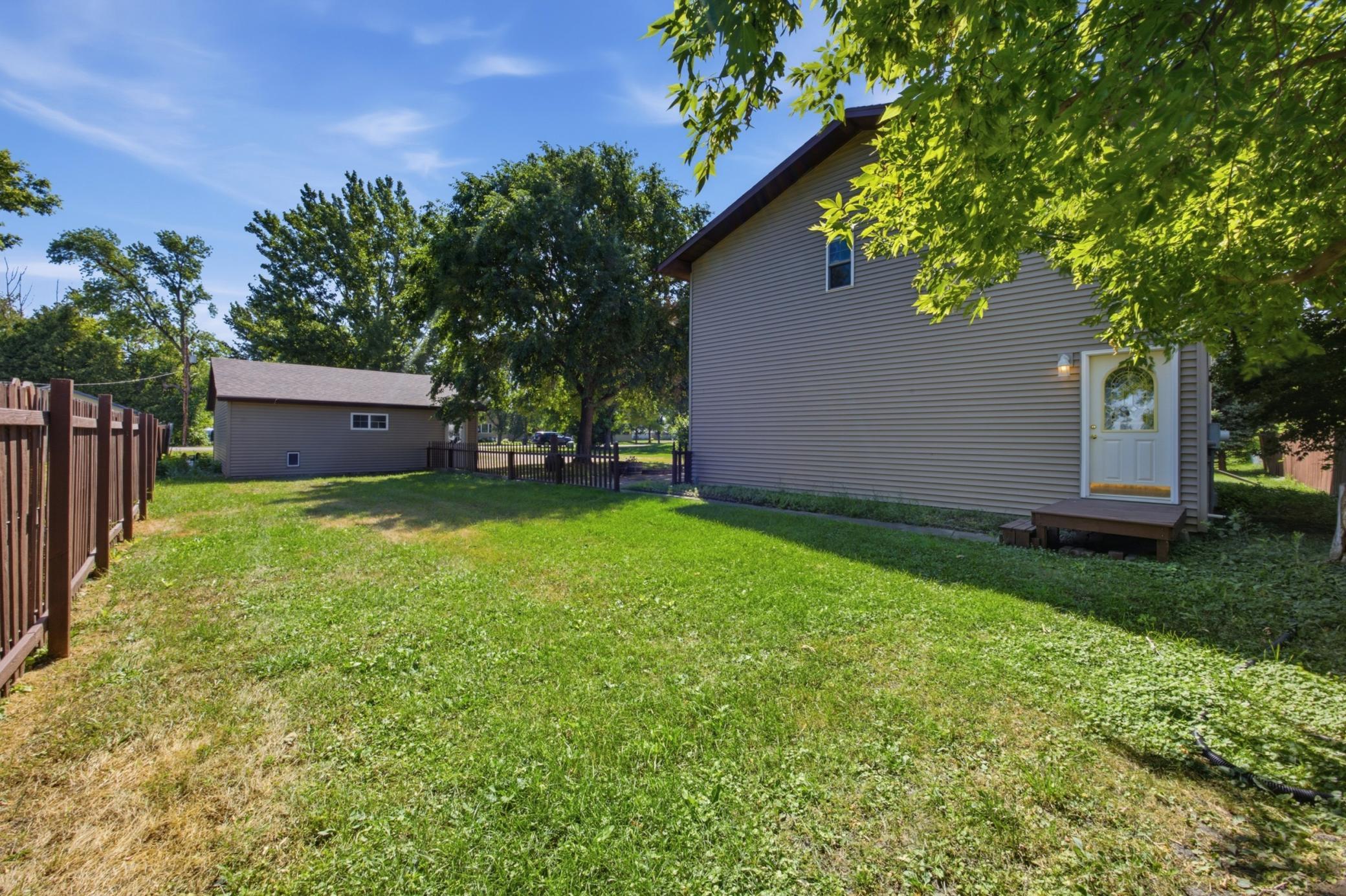 1982 single family home for sale at 115 Lund Avenue S in Glyndon, MN — 4 bed, 2 bath (photo 33 of 35)
