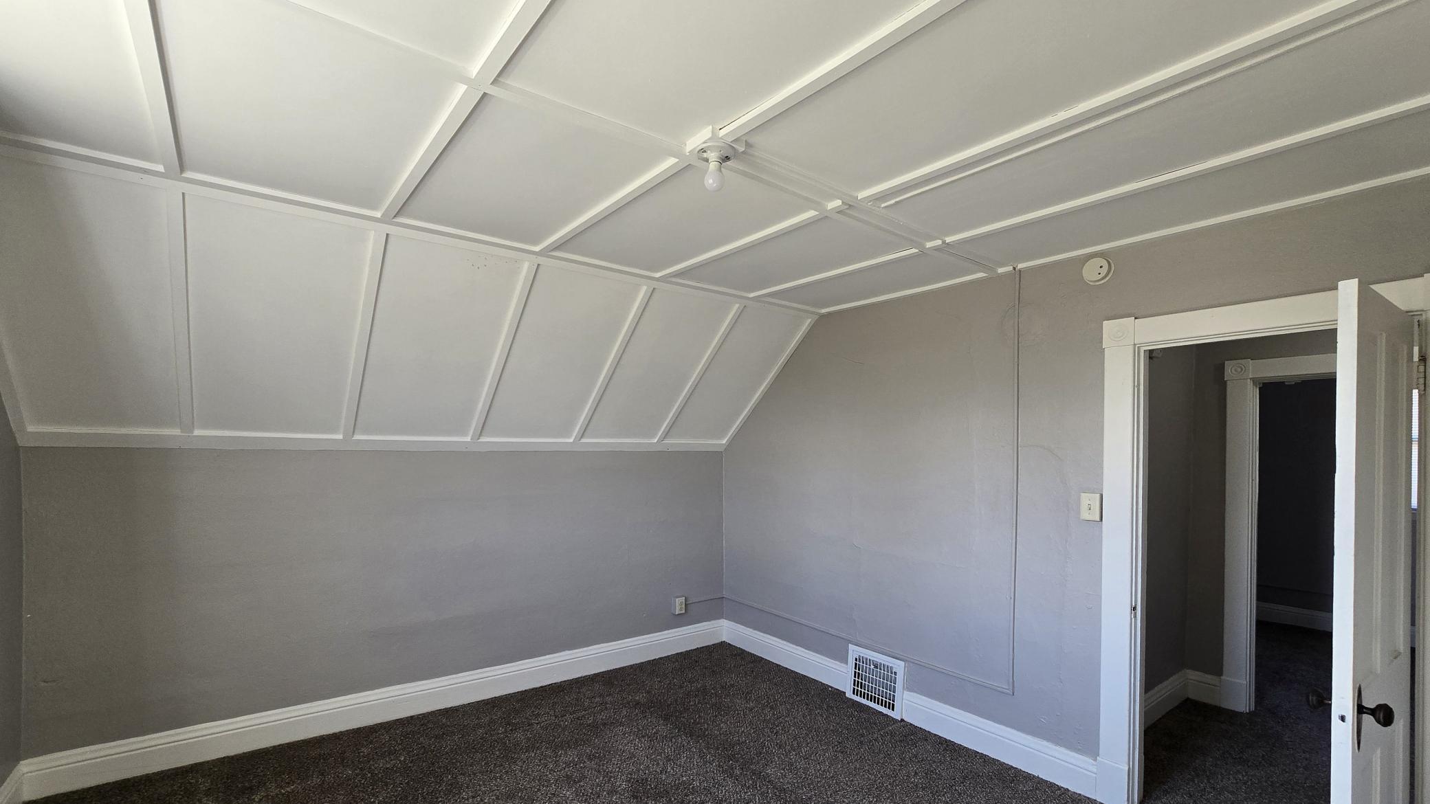 1910 single family home for sale at 913 Mississippi Avenue NW in Bemidji, MN — 4 bed, 1 bath (photo 14 of 22)